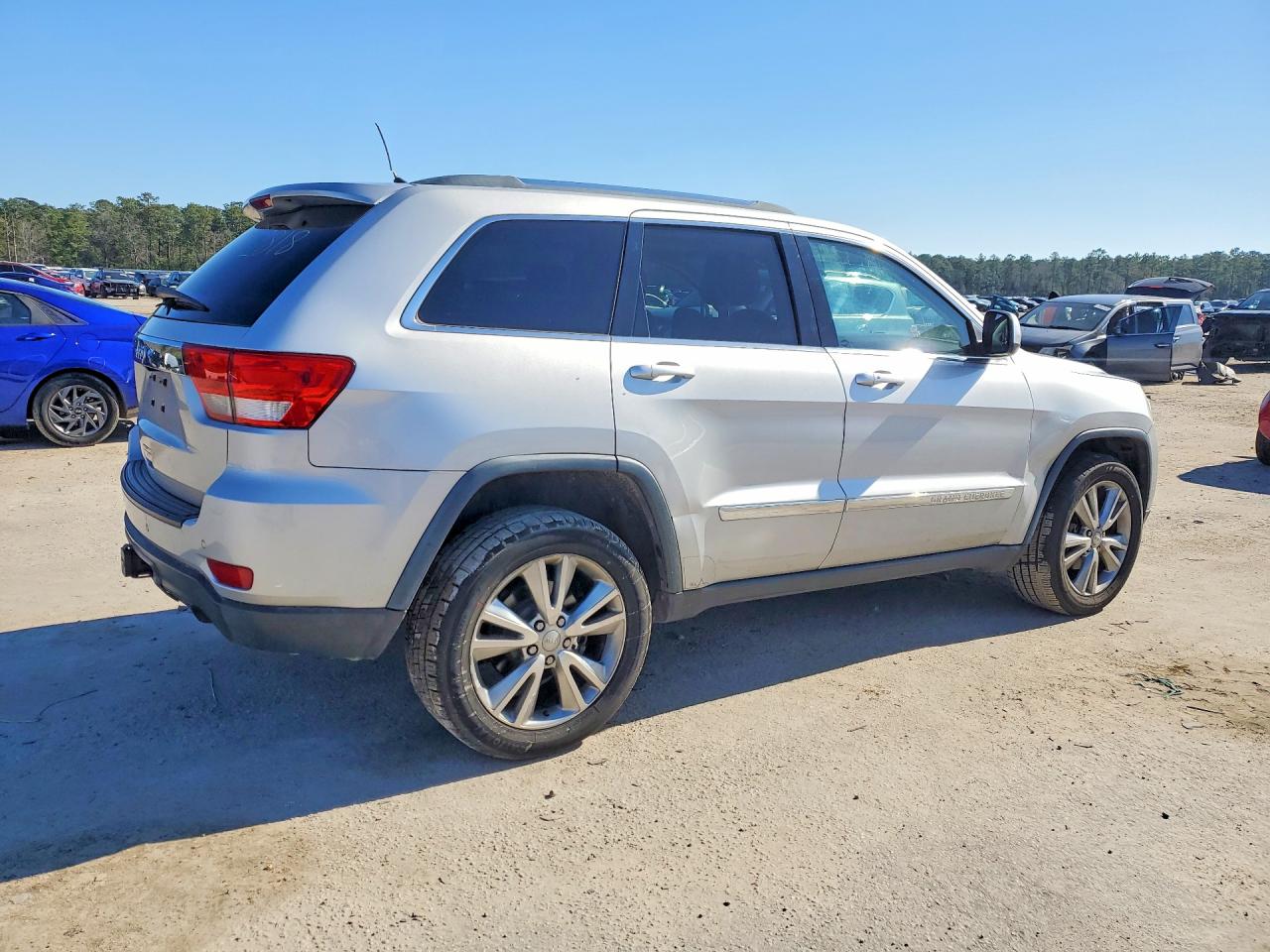 2013 Jeep Grand Cherokee Laredo Silver vin: 1C4RJFAG3DC644714