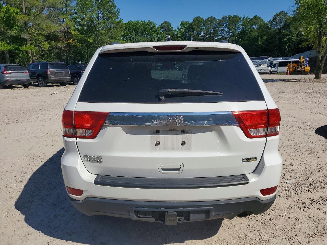 2013 Jeep Grand Cherokee Laredo White vin: 1C4RJFAG3DC651761