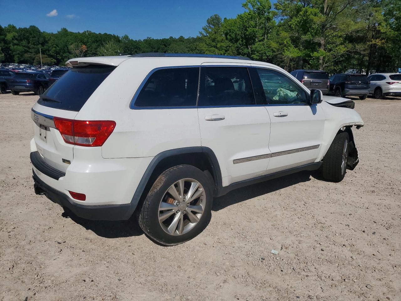 2013 Jeep Grand Cherokee Laredo White vin: 1C4RJFAG3DC651761