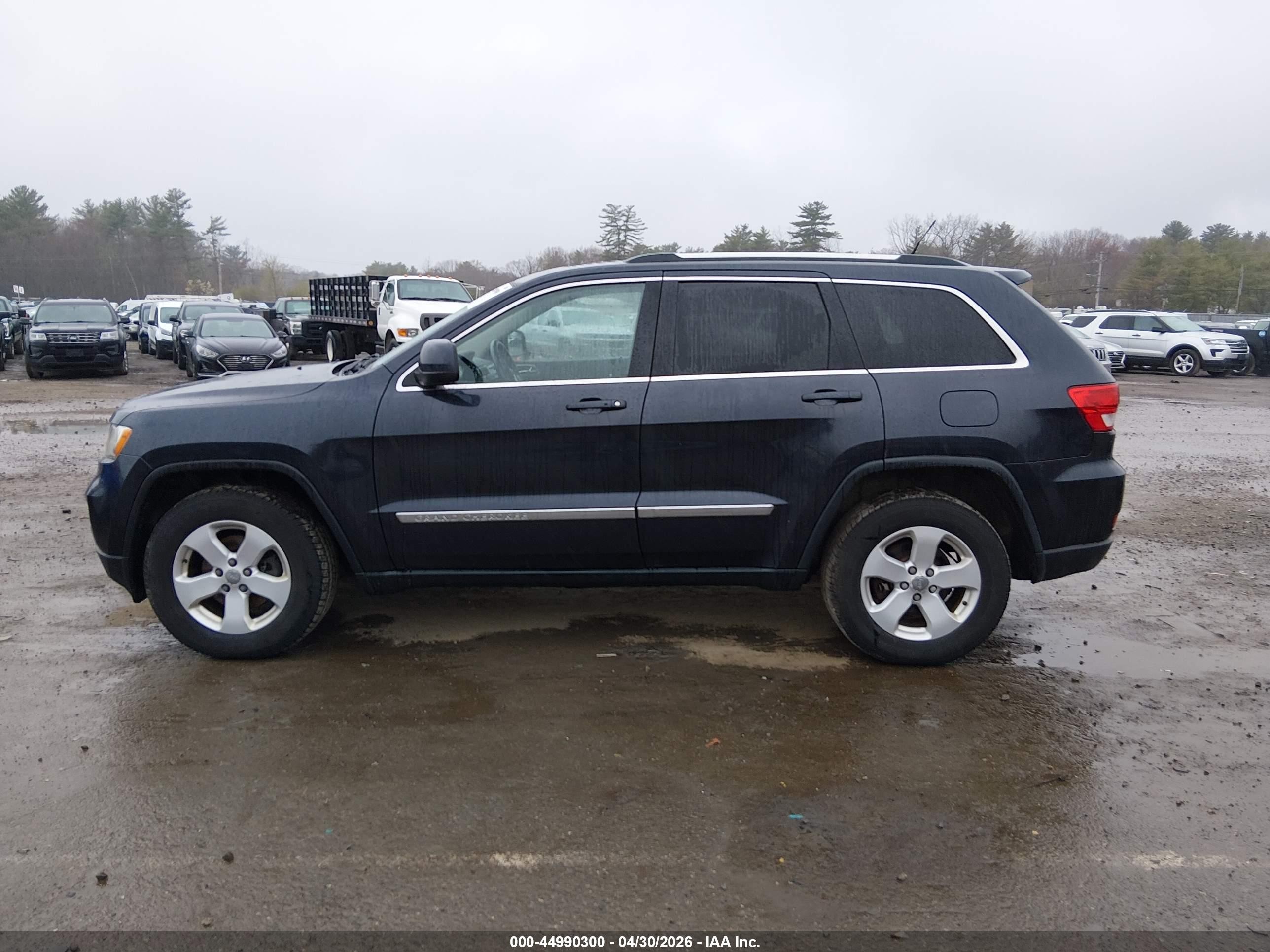 2013 Jeep Grand Cherokee Laredo Gray vin: 1C4RJFAG3DC655129