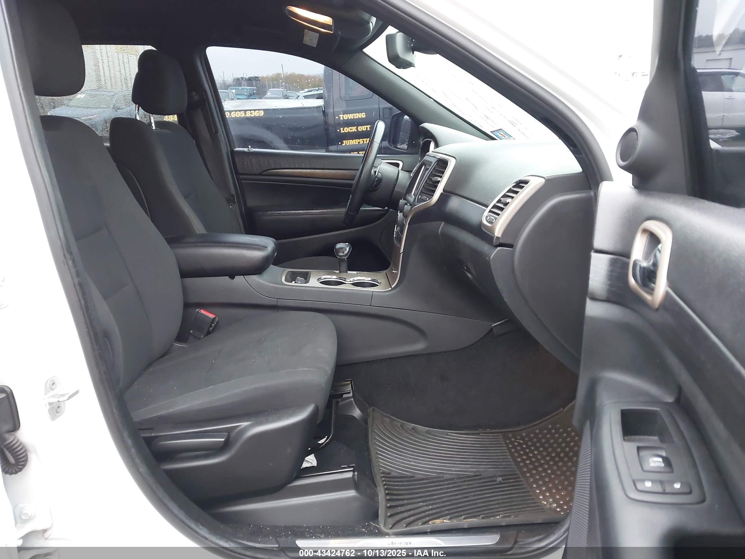 2014 Jeep Grand Cherokee Laredo White vin: 1C4RJFAG3EC131951