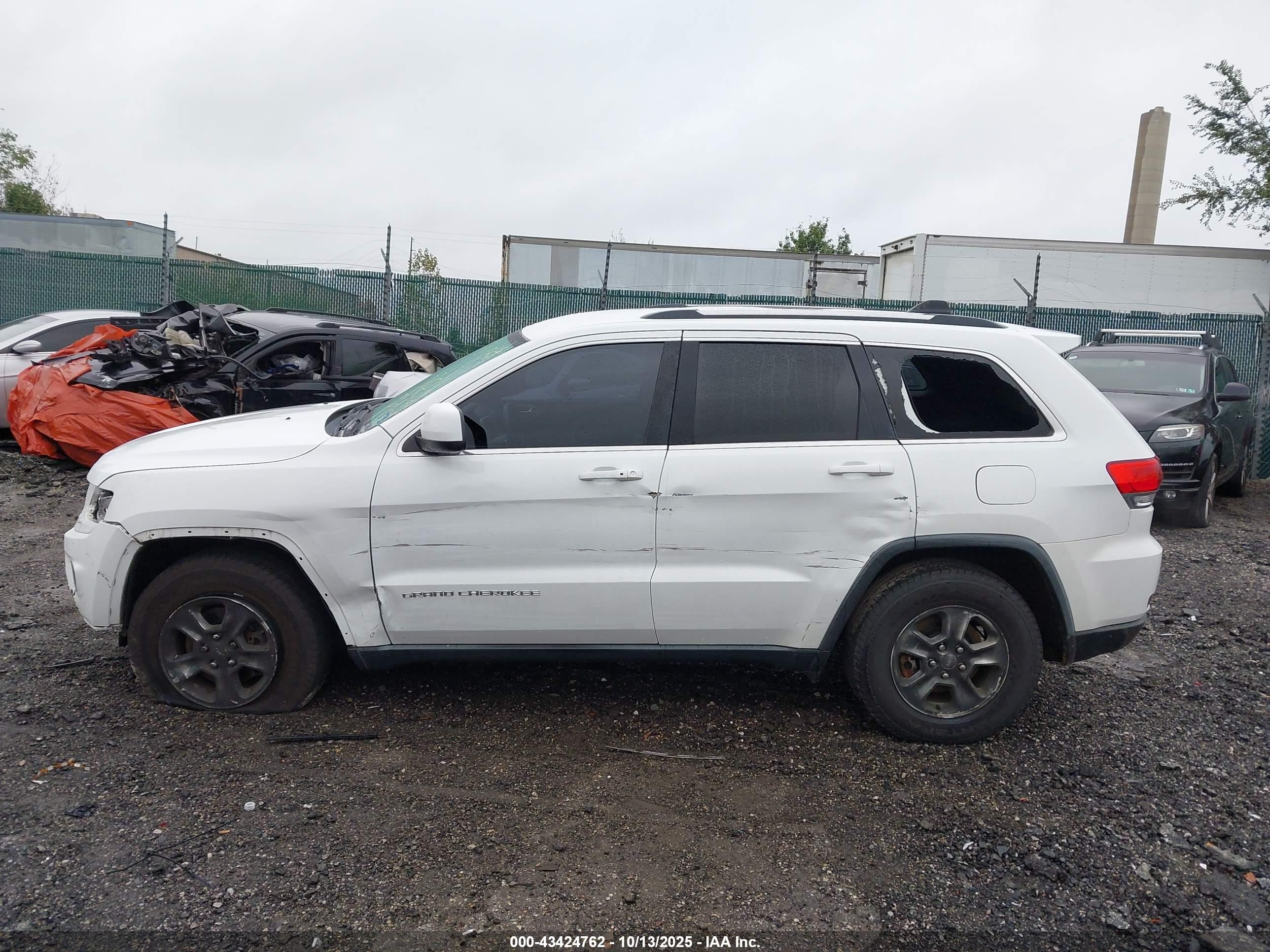 2014 Jeep Grand Cherokee Laredo White vin: 1C4RJFAG3EC131951
