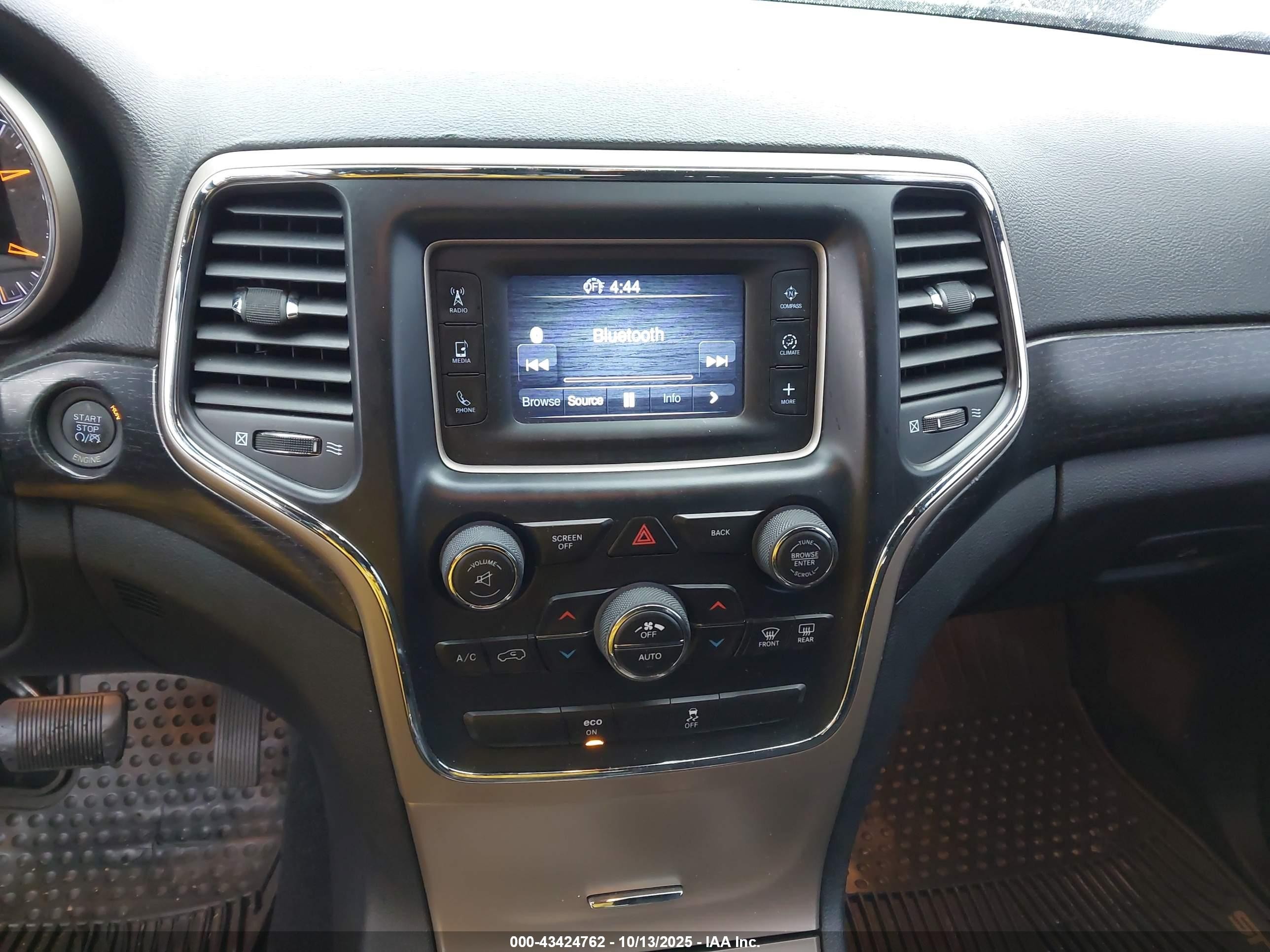 2014 Jeep Grand Cherokee Laredo White vin: 1C4RJFAG3EC131951