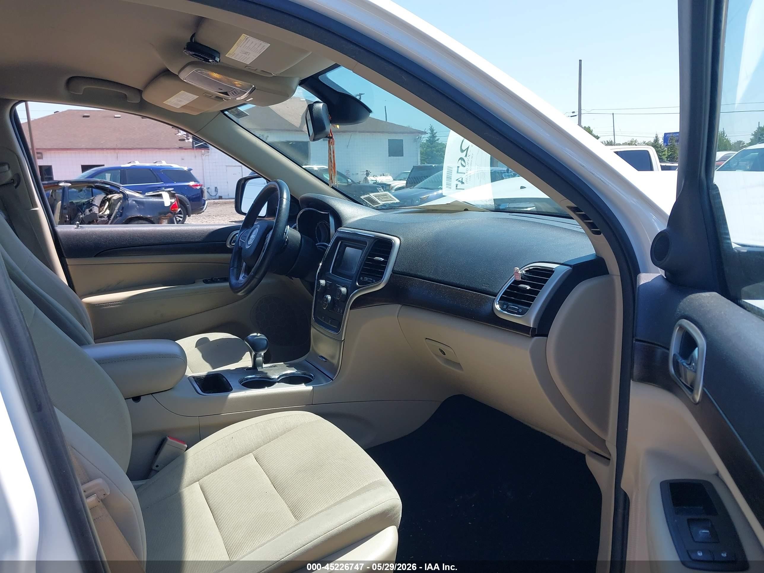 2014 Jeep Grand Cherokee Laredo White vin: 1C4RJFAG3EC180891
