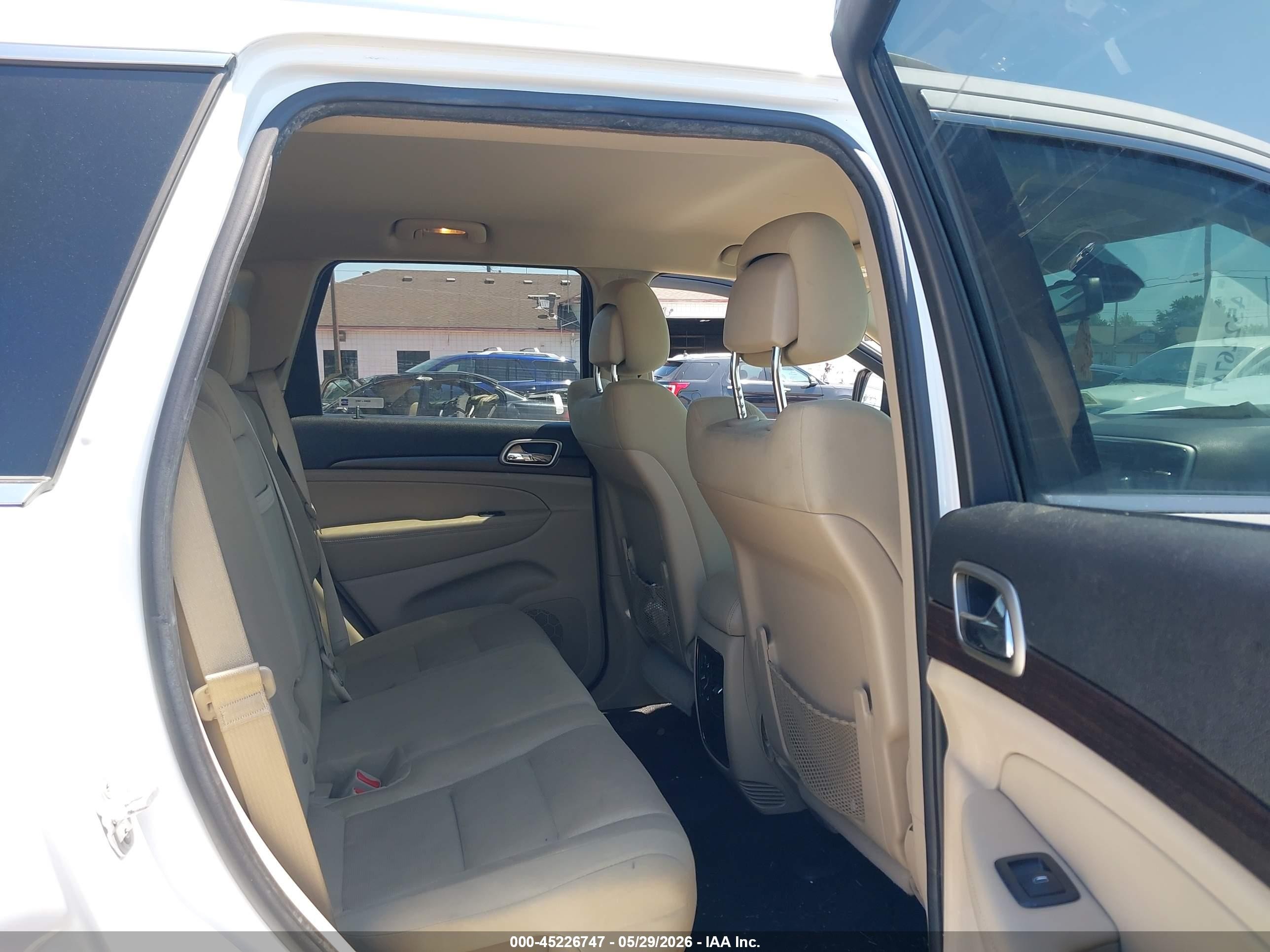 2014 Jeep Grand Cherokee Laredo White vin: 1C4RJFAG3EC180891