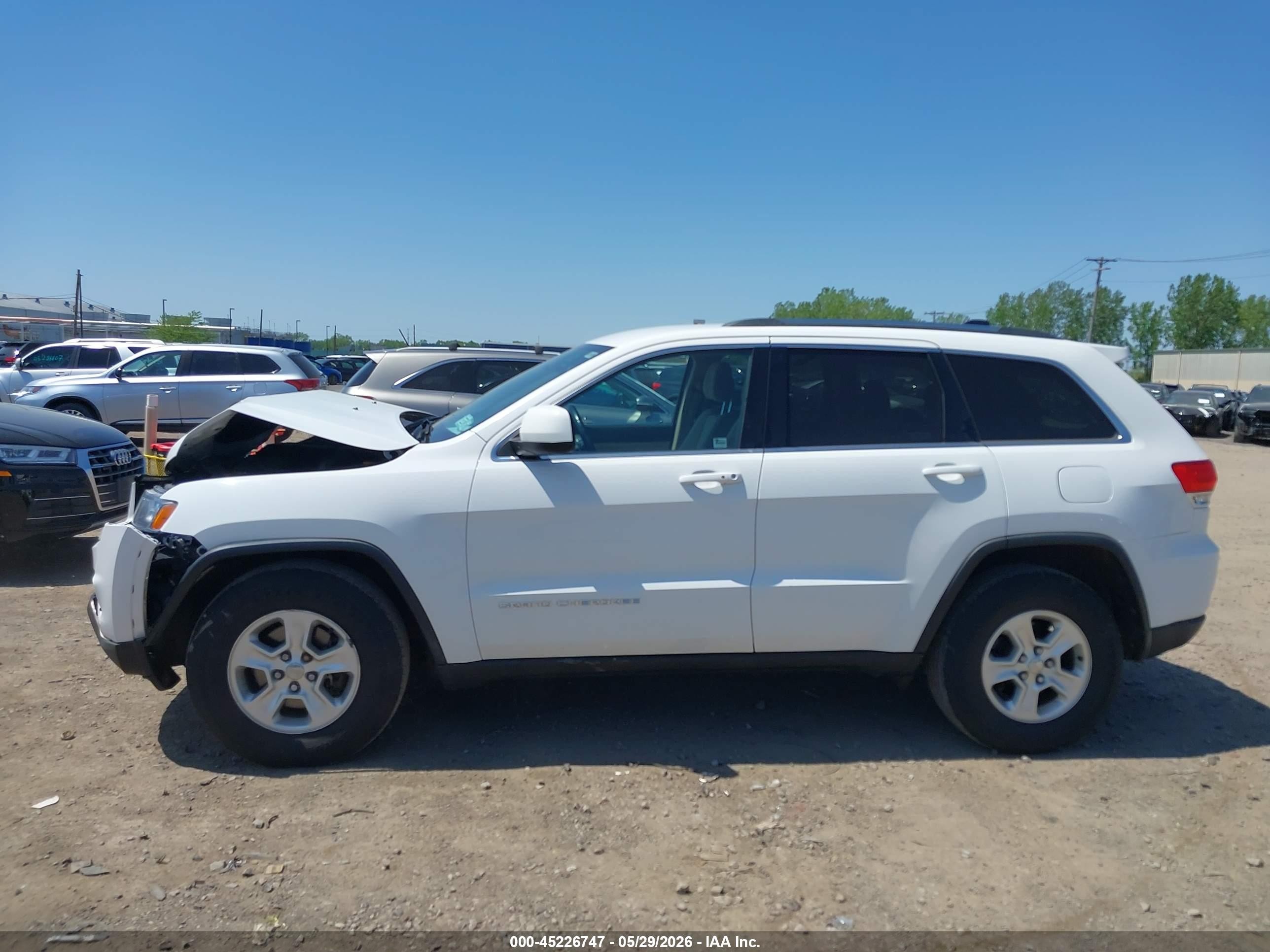 2014 Jeep Grand Cherokee Laredo White vin: 1C4RJFAG3EC180891