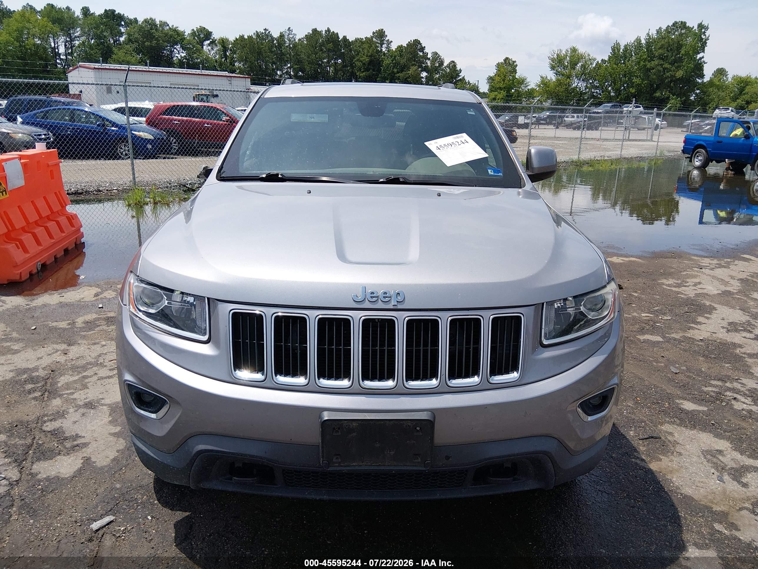2014 Jeep Grand Cherokee Laredo Silver vin: 1C4RJFAG3EC333527