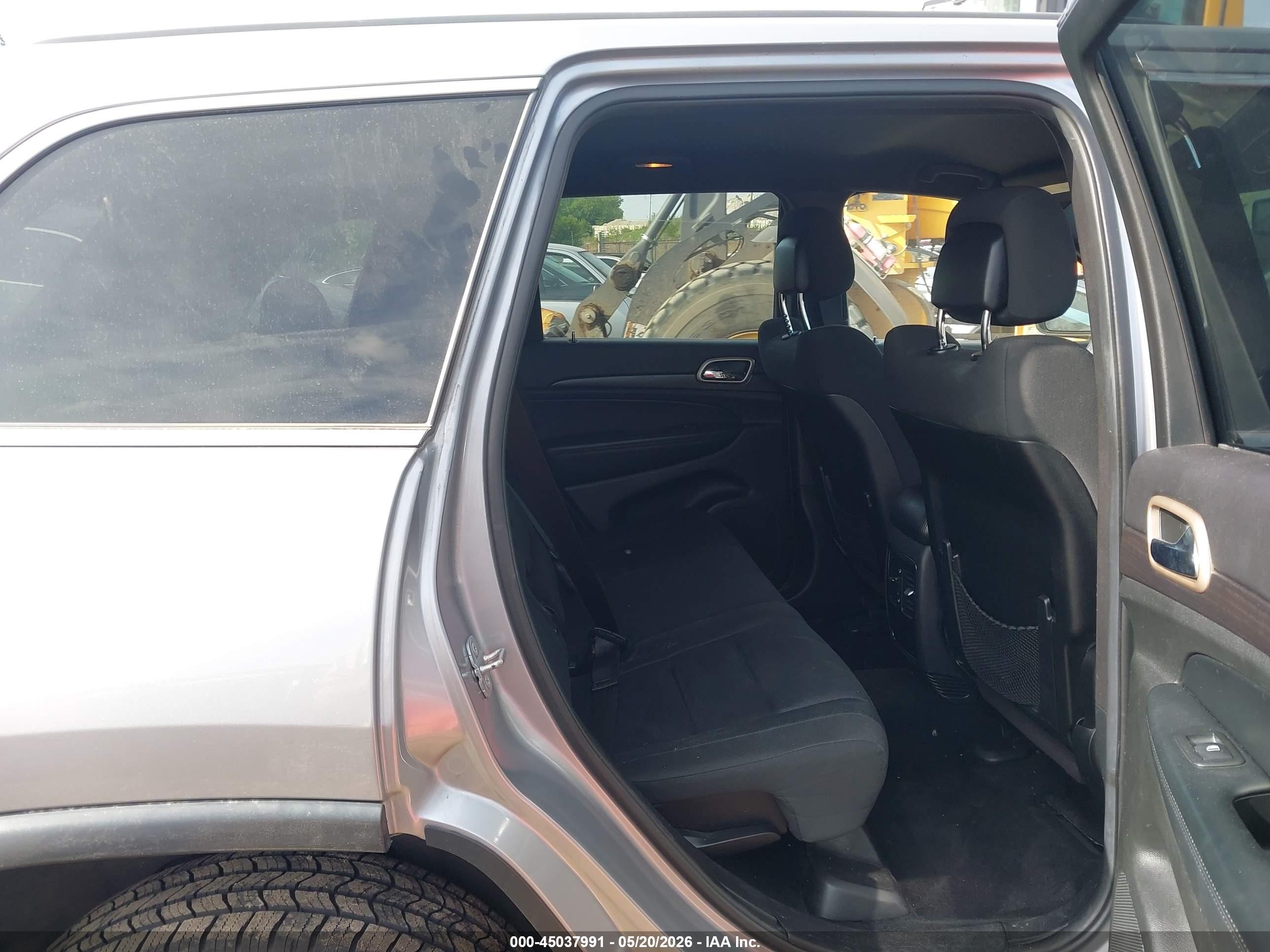 2014 Jeep Grand Cherokee Laredo Silver vin: 1C4RJFAG3EC393078