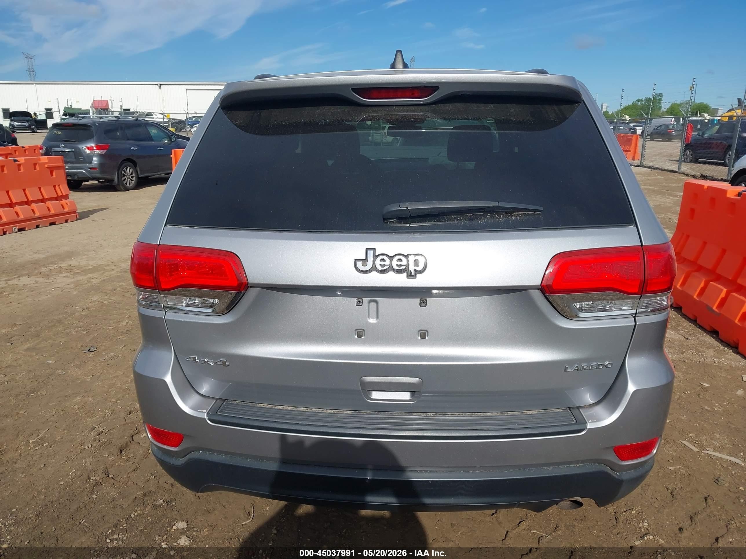 2014 Jeep Grand Cherokee Laredo Silver vin: 1C4RJFAG3EC393078