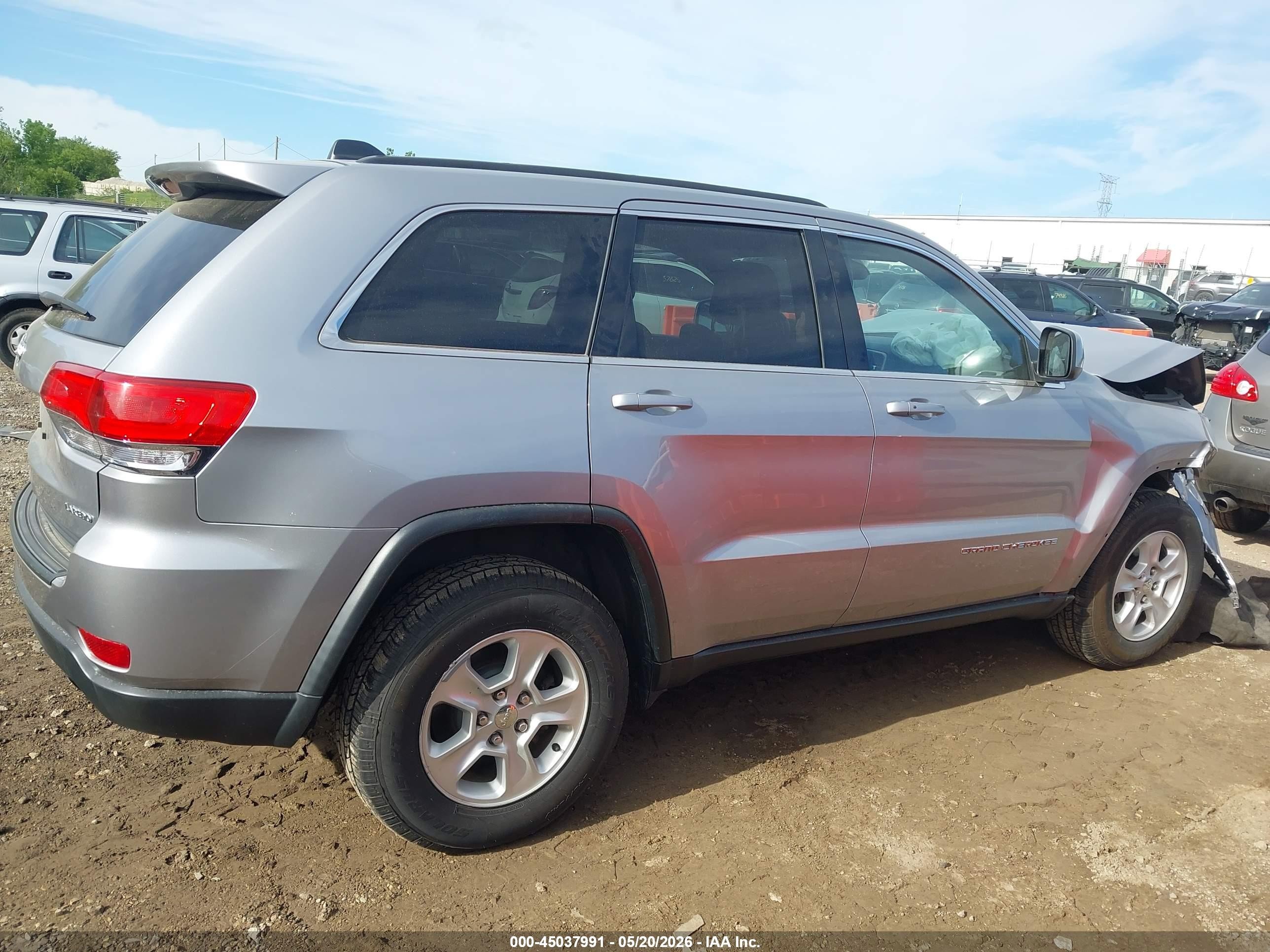 2014 Jeep Grand Cherokee Laredo Silver vin: 1C4RJFAG3EC393078