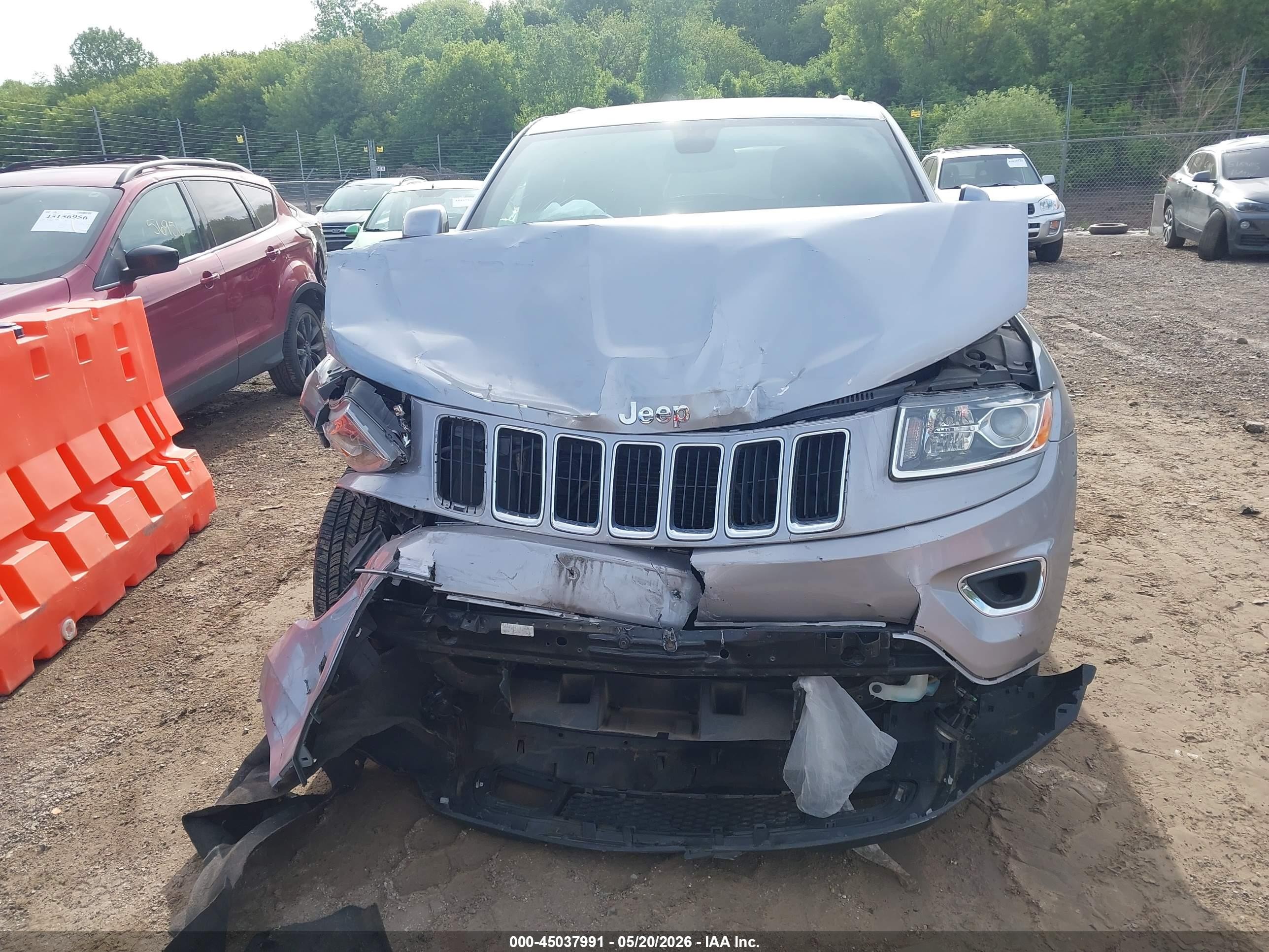 2014 Jeep Grand Cherokee Laredo Silver vin: 1C4RJFAG3EC393078