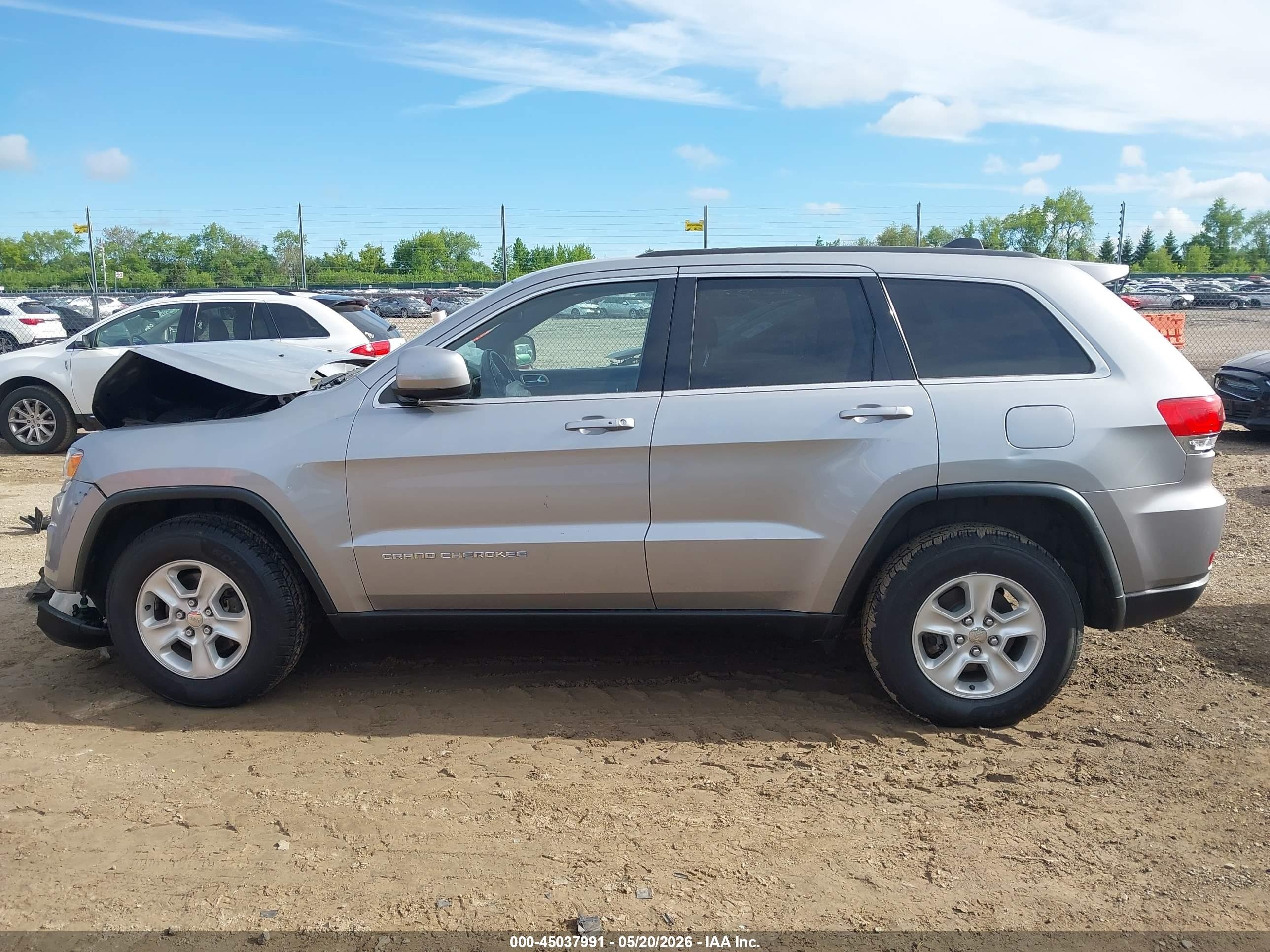 2014 Jeep Grand Cherokee Laredo Silver vin: 1C4RJFAG3EC393078