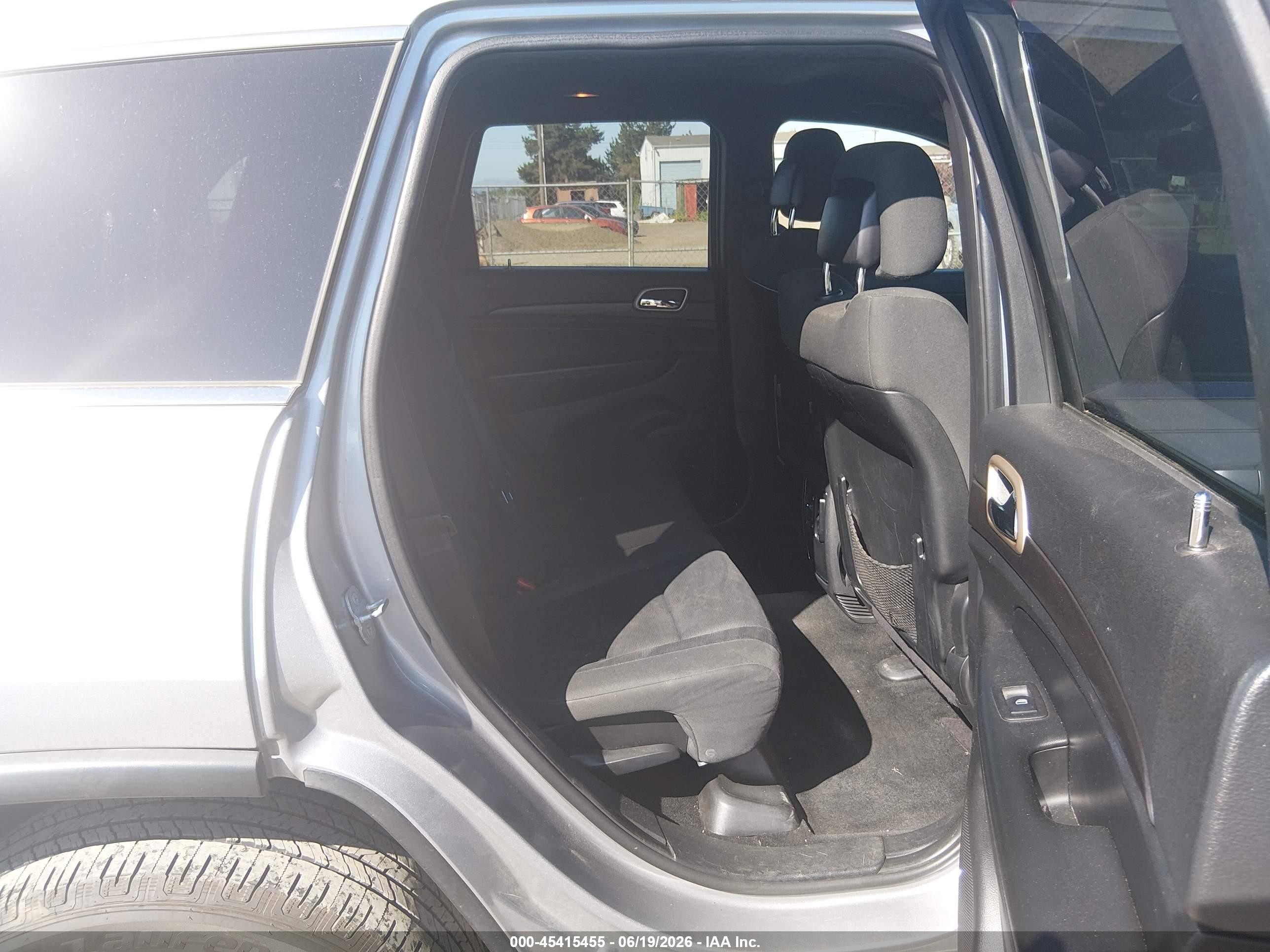2014 Jeep Grand Cherokee Laredo Gray vin: 1C4RJFAG3EC458544