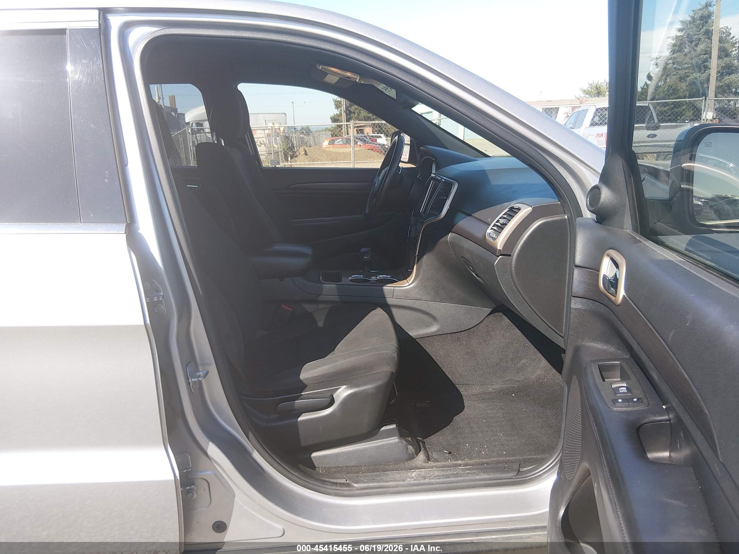 2014 Jeep Grand Cherokee Laredo Gray vin: 1C4RJFAG3EC458544