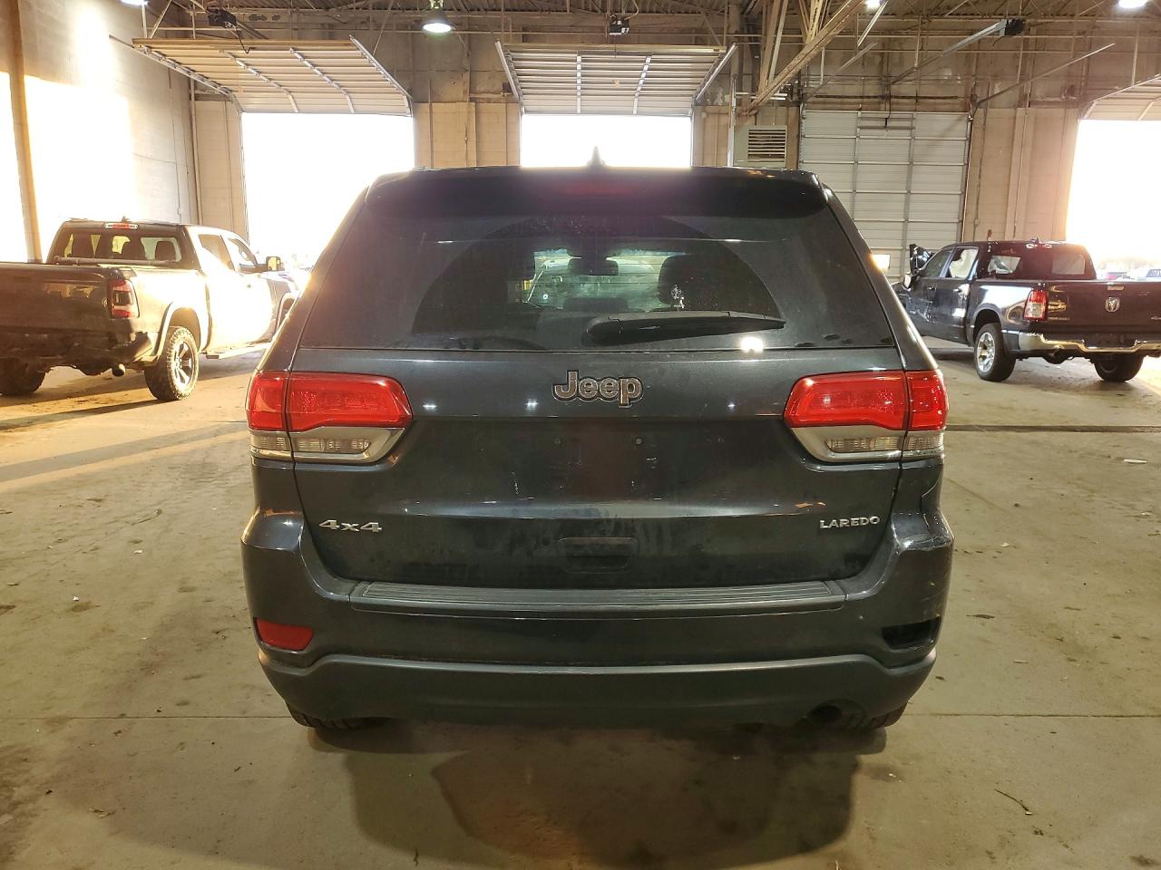 2015 Jeep Grand Cherokee Laredo Серый vin: 1C4RJFAG3FC171612
