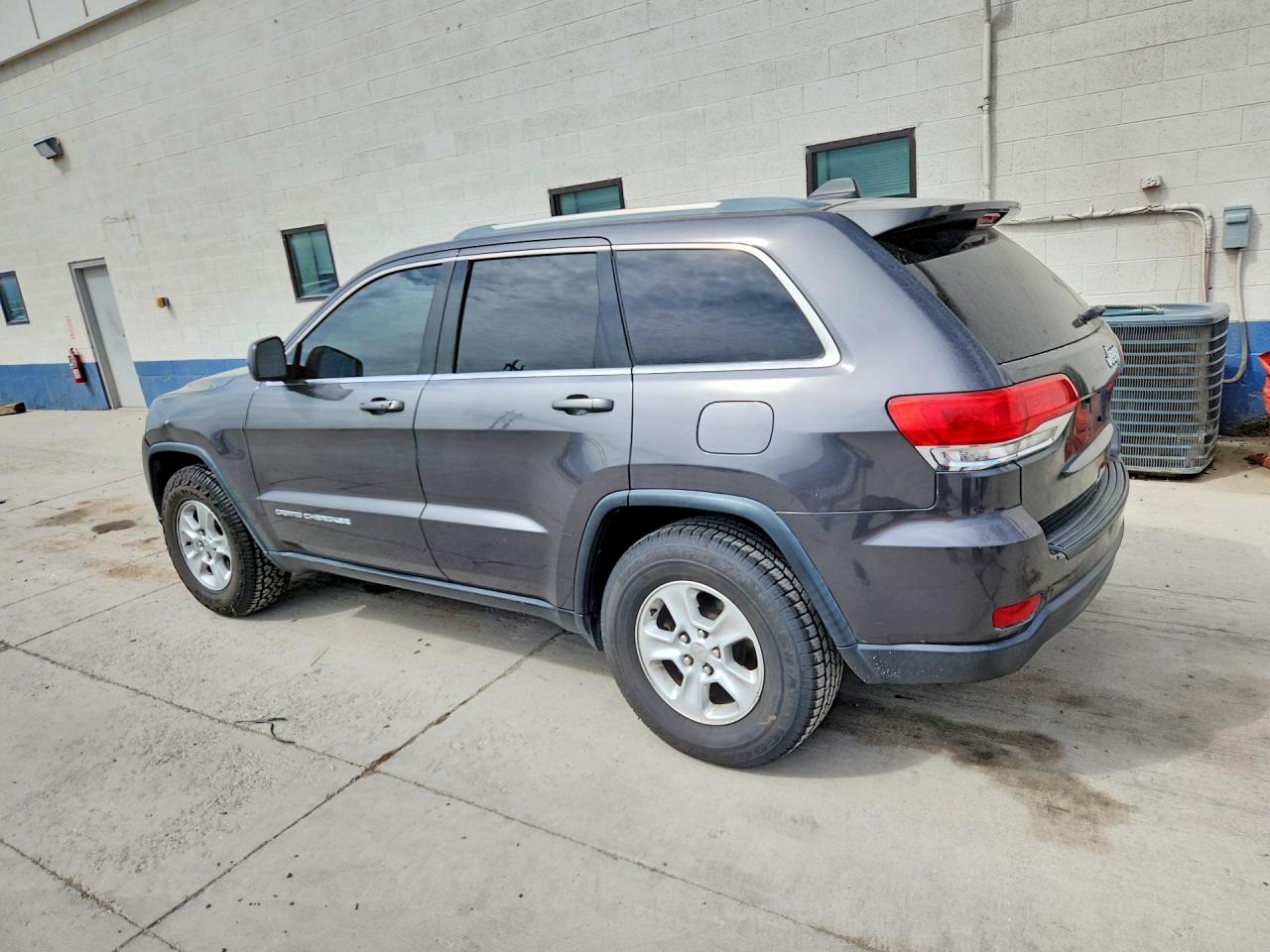2015 Jeep Grand Cherokee Laredo Gray vin: 1C4RJFAG3FC191567