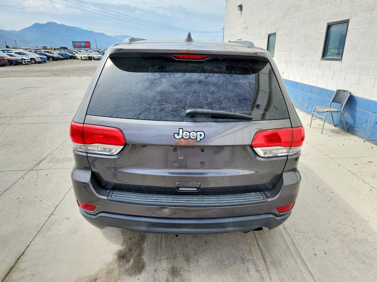 2015 Jeep Grand Cherokee Laredo Gray vin: 1C4RJFAG3FC191567