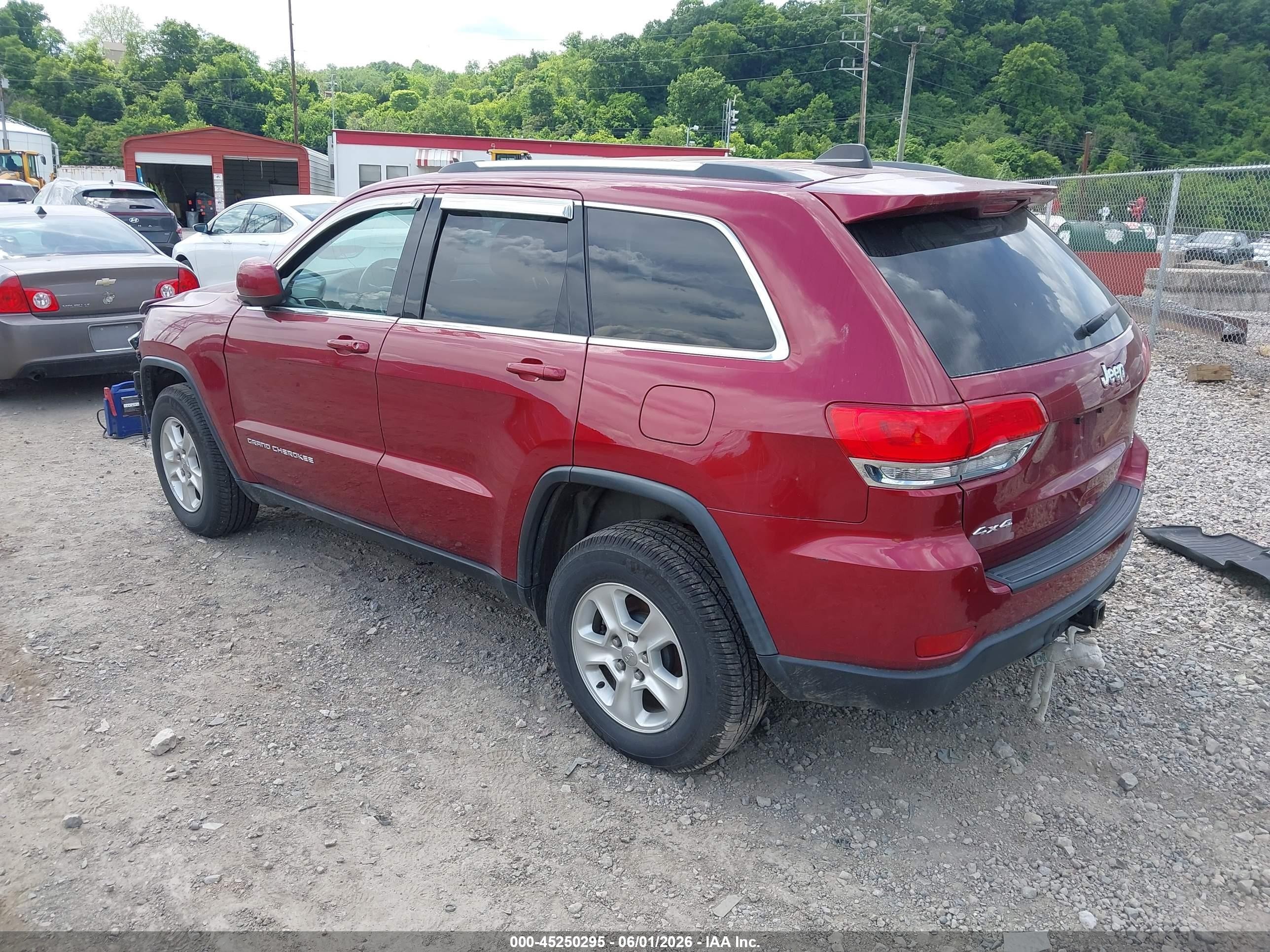 2015 Jeep Grand Cherokee Laredo Burgundy vin: 1C4RJFAG3FC225099