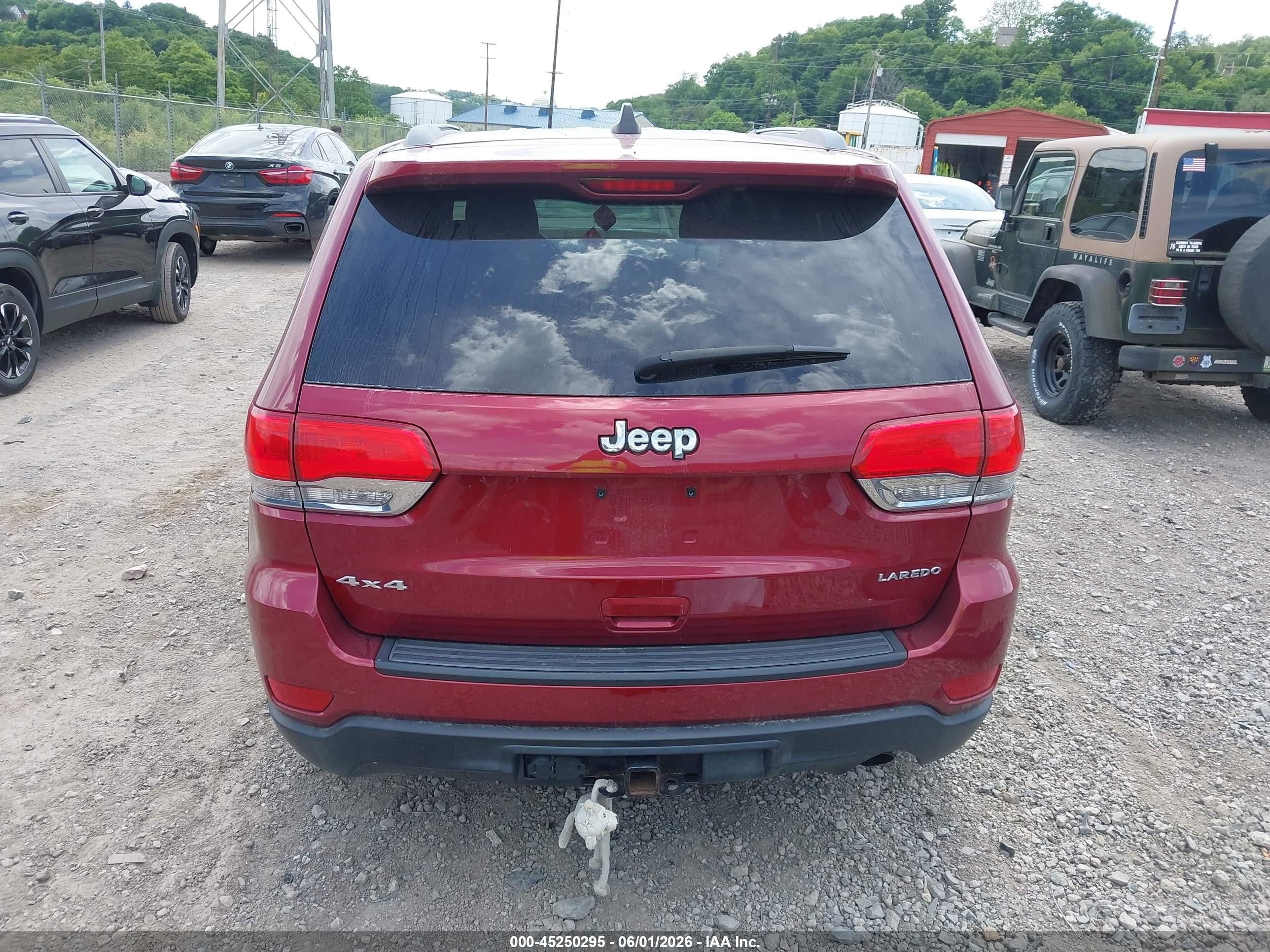 2015 Jeep Grand Cherokee Laredo Burgundy vin: 1C4RJFAG3FC225099