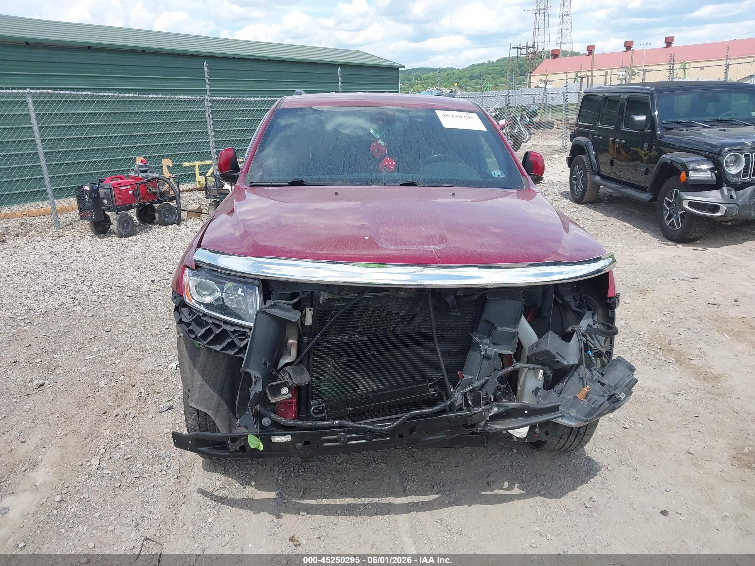 2015 Jeep Grand Cherokee Laredo Burgundy vin: 1C4RJFAG3FC225099