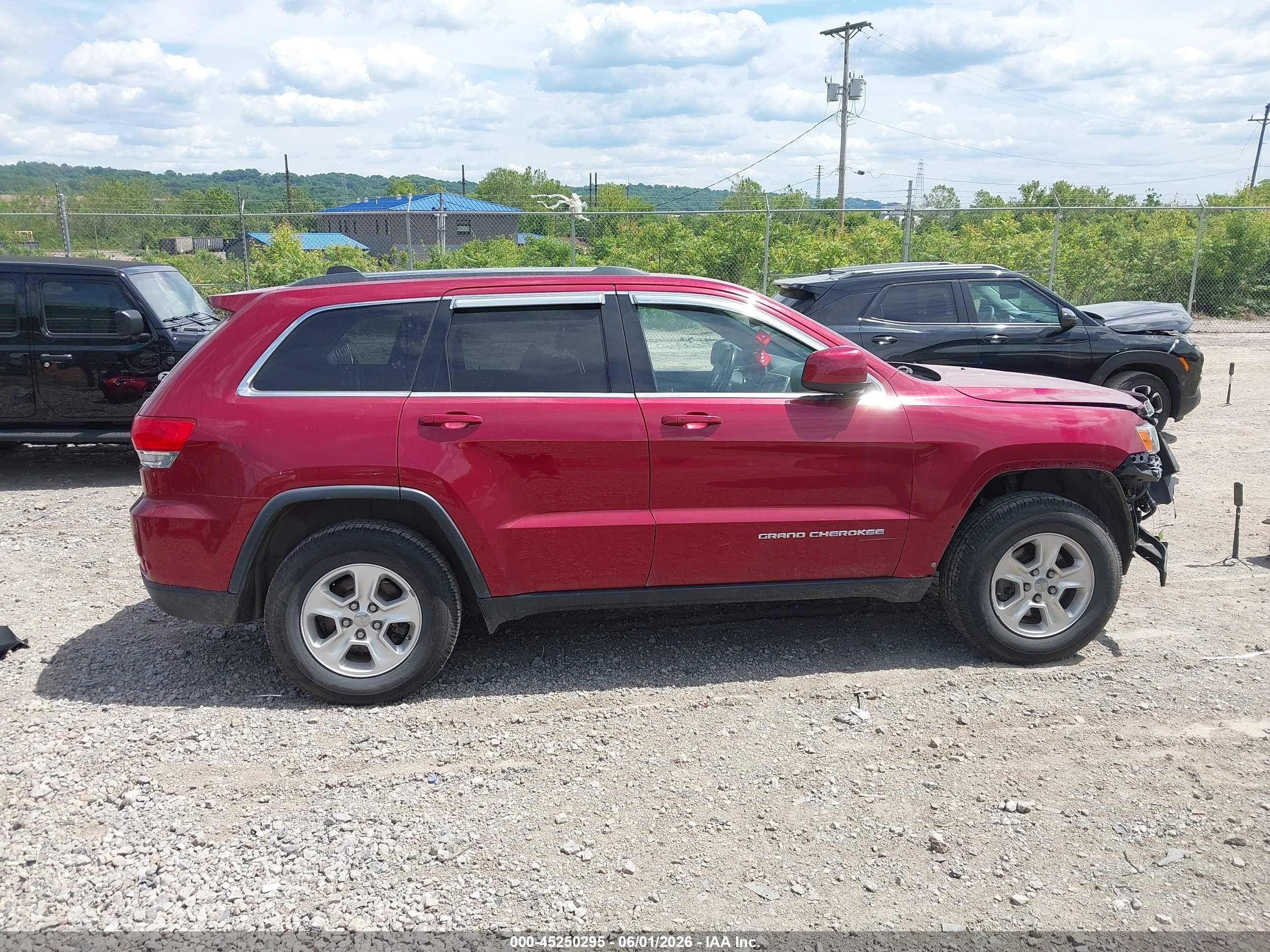 2015 Jeep Grand Cherokee Laredo Burgundy vin: 1C4RJFAG3FC225099