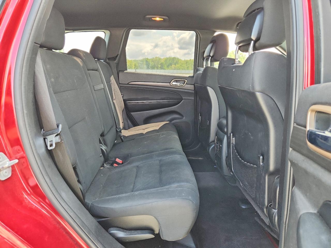 2015 Jeep Grand Cherokee Laredo Red vin: 1C4RJFAG3FC228343