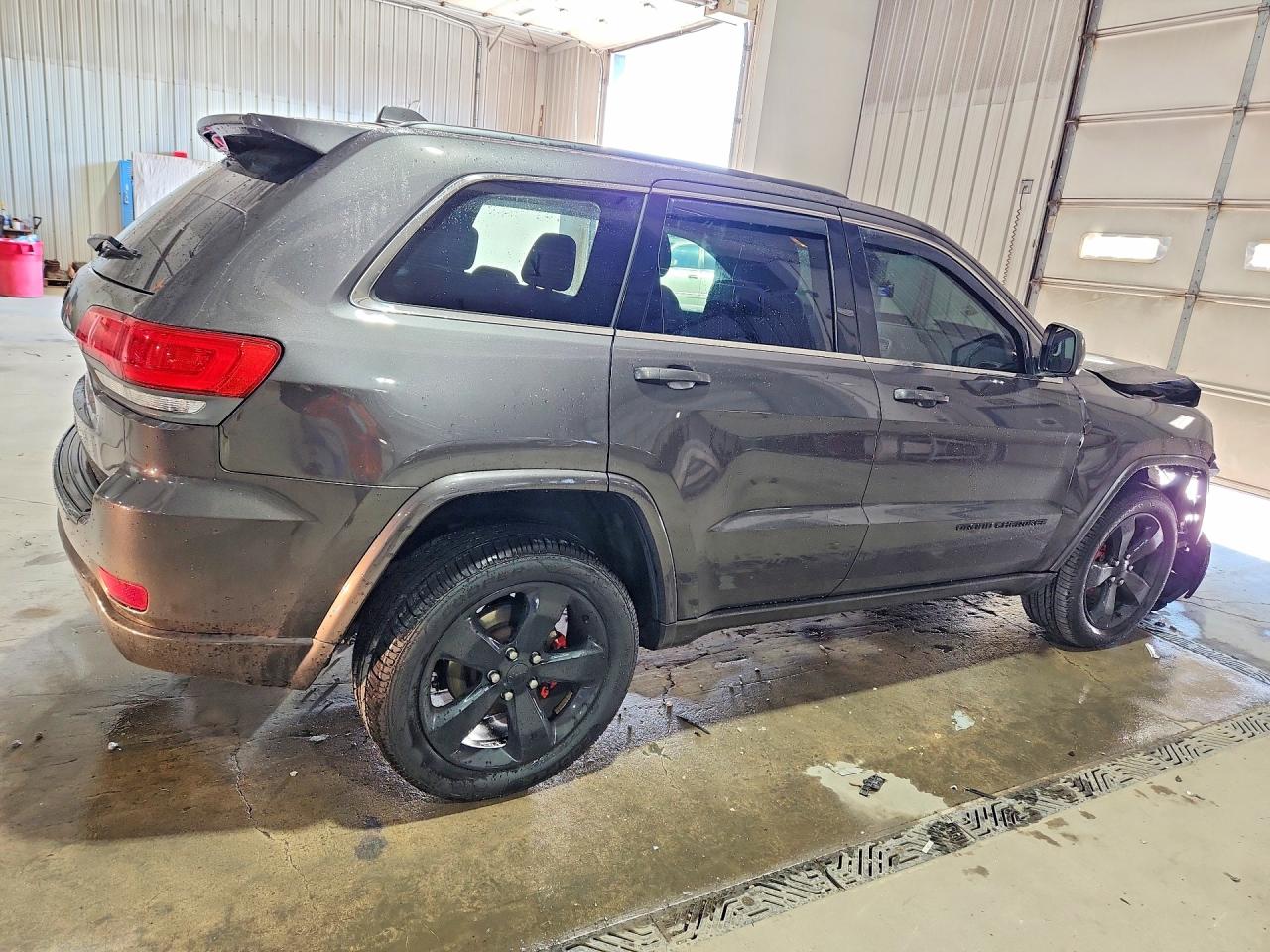 2015 Jeep Grand Cherokee Laredo Gray vin: 1C4RJFAG3FC660480