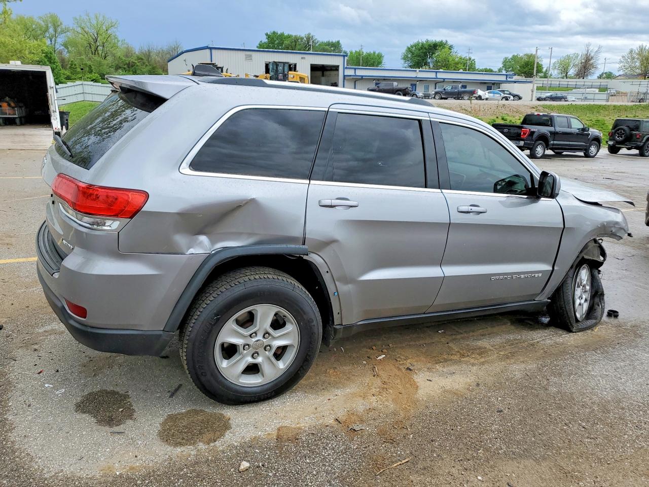2015 Jeep Grand Cherokee Laredo Серебряный vin: 1C4RJFAG3FC864888