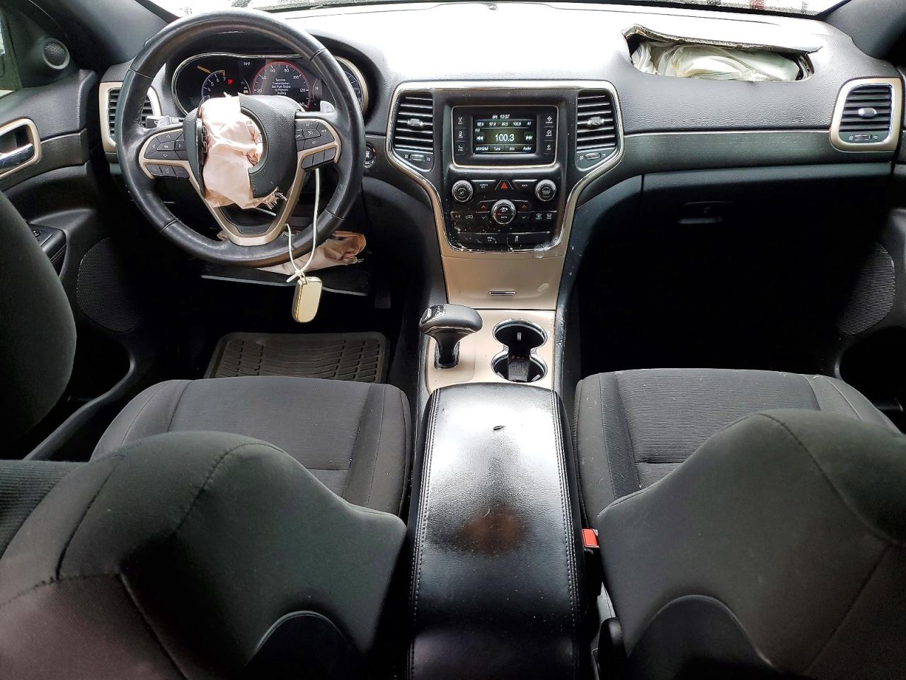 2015 Jeep Grand Cherokee Laredo Серебряный vin: 1C4RJFAG3FC864888