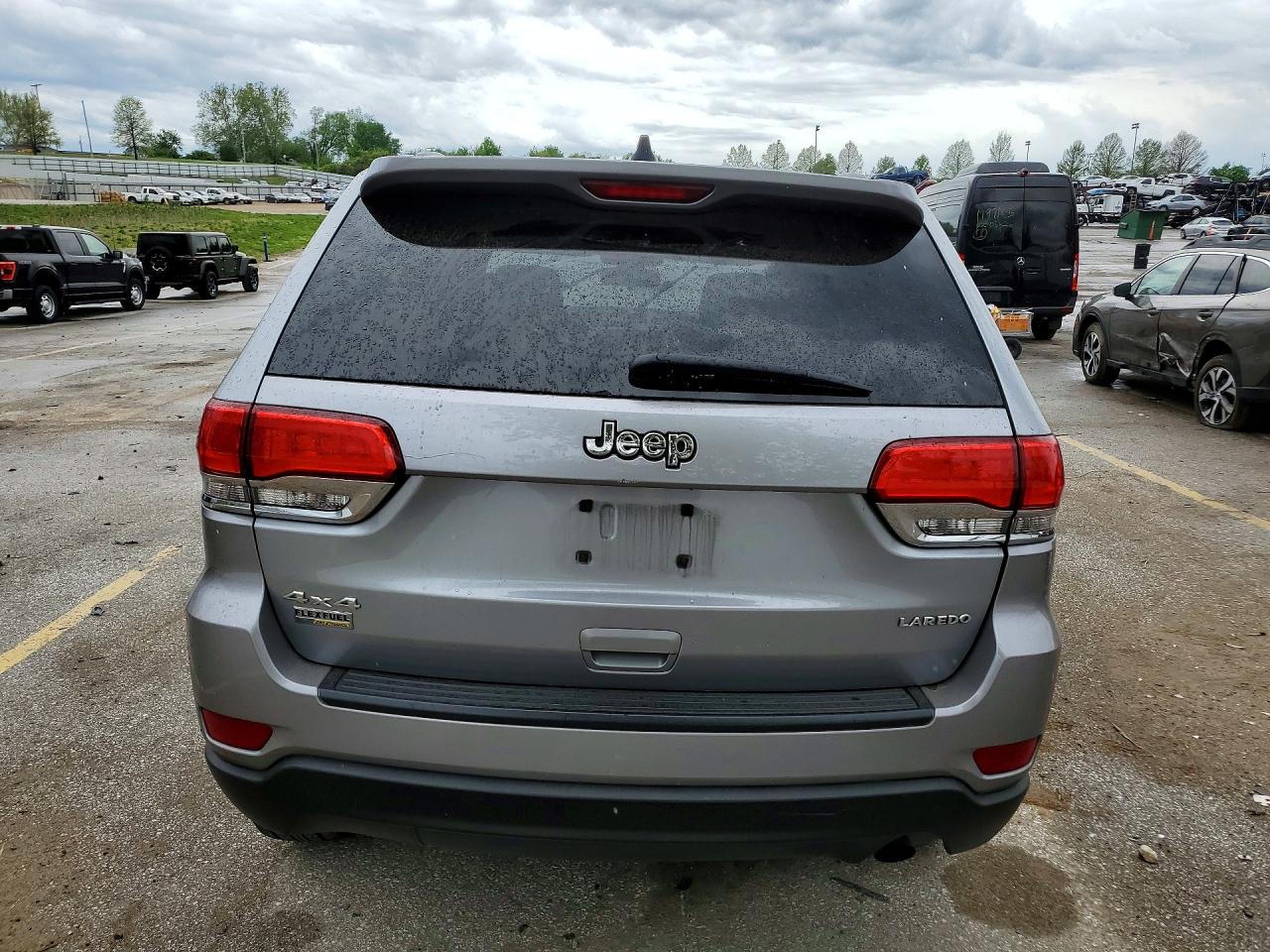 2015 Jeep Grand Cherokee Laredo Серебряный vin: 1C4RJFAG3FC864888