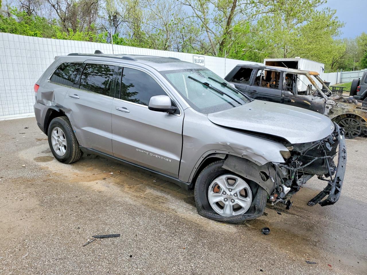 2015 Jeep Grand Cherokee Laredo Серебряный vin: 1C4RJFAG3FC864888