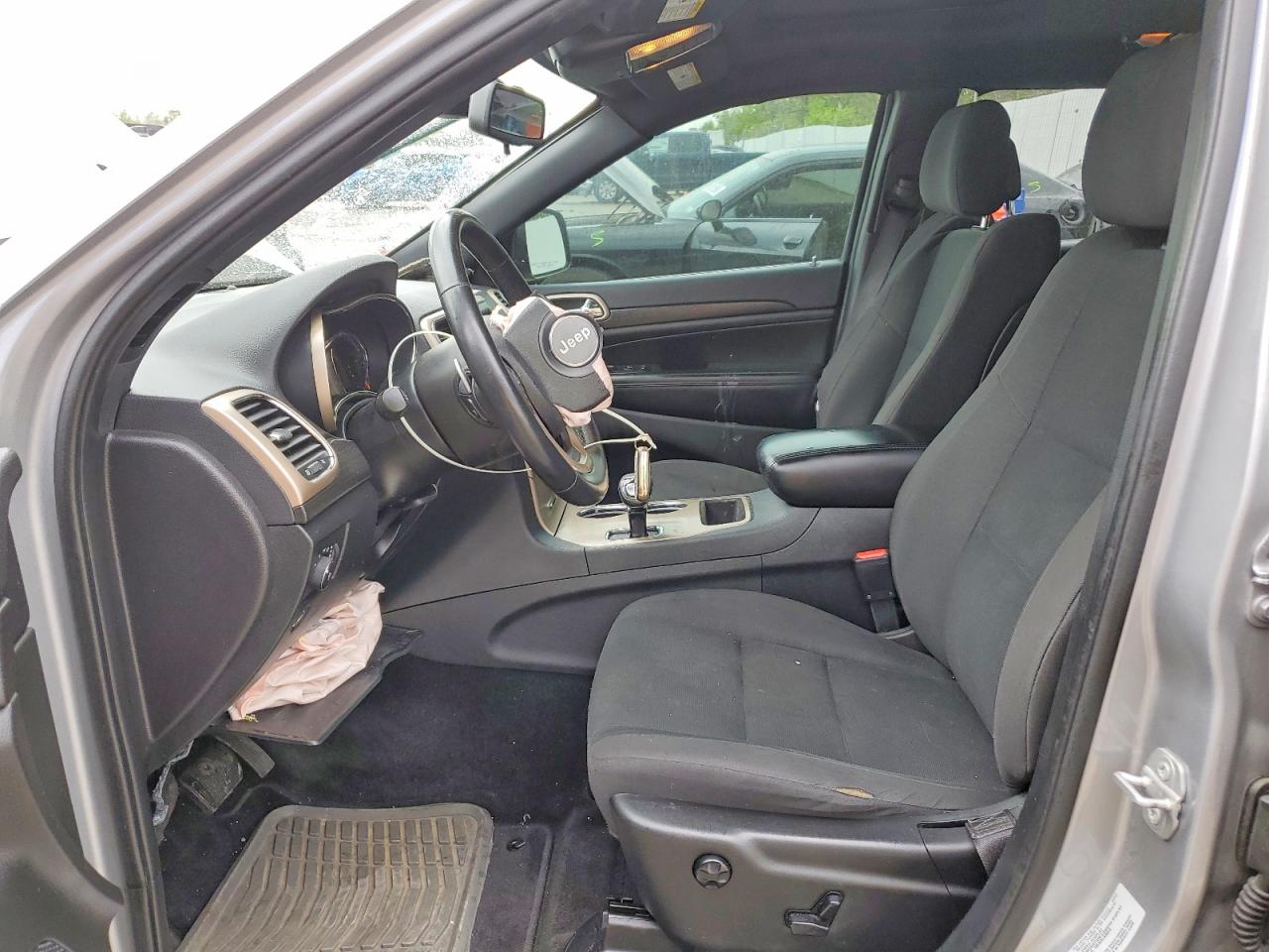 2015 Jeep Grand Cherokee Laredo Серебряный vin: 1C4RJFAG3FC864888