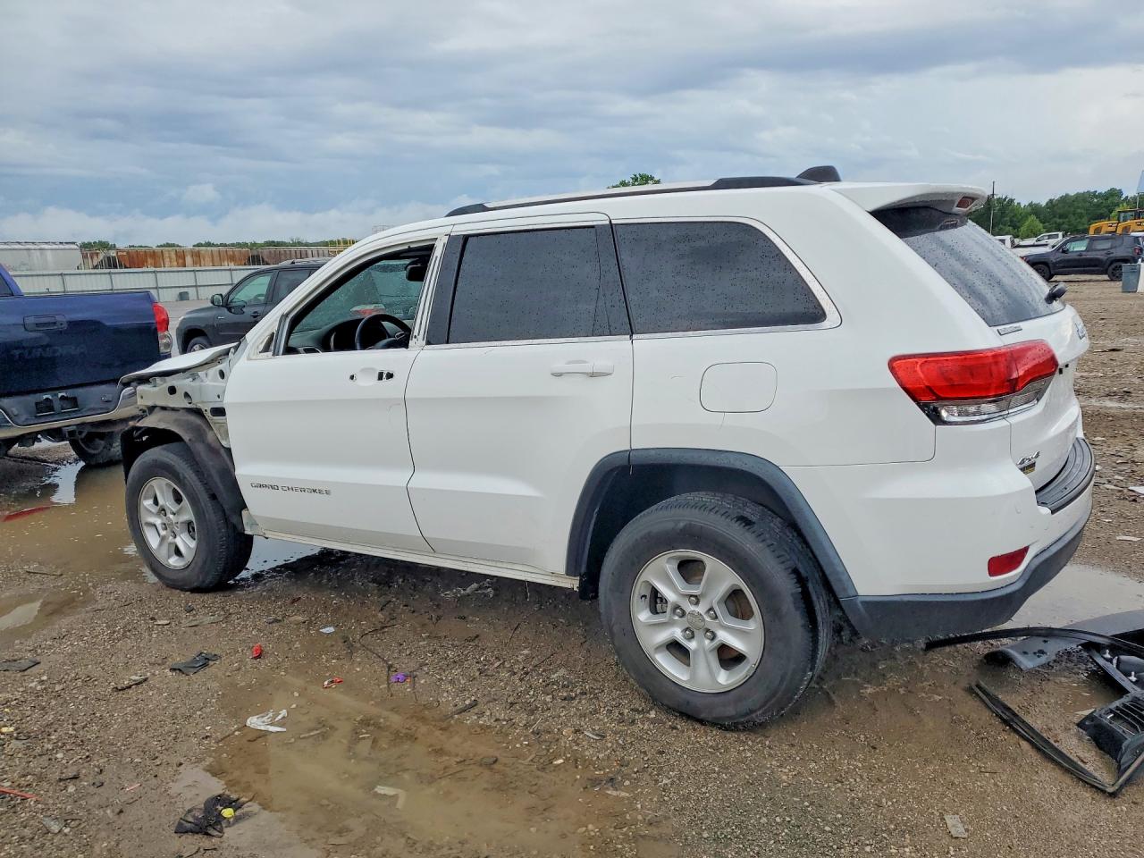 2015 Jeep Grand Cherokee Laredo White vin: 1C4RJFAG3FC945843
