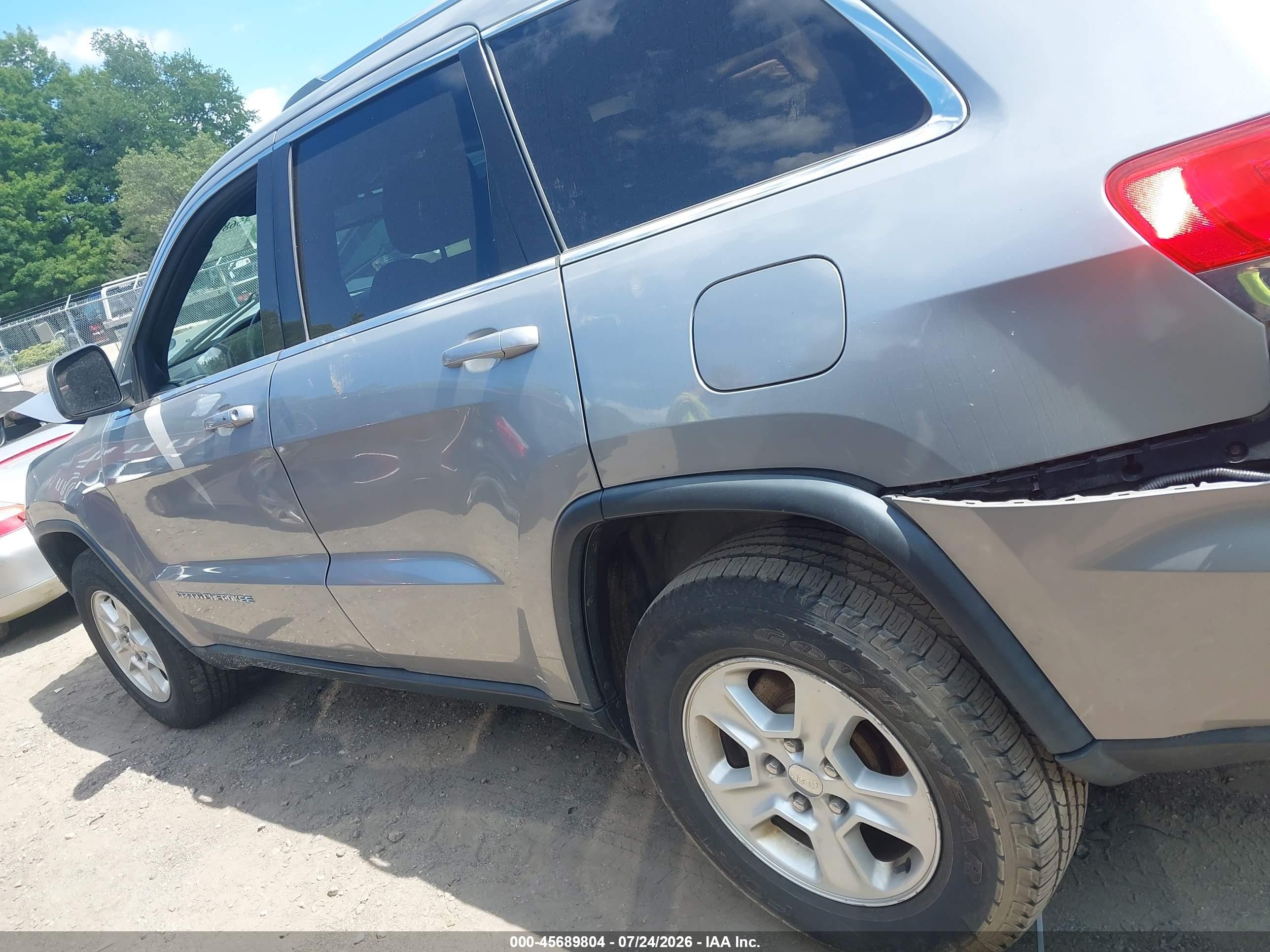 2015 Jeep Grand Cherokee Laredo Silver vin: 1C4RJFAG3FC955031