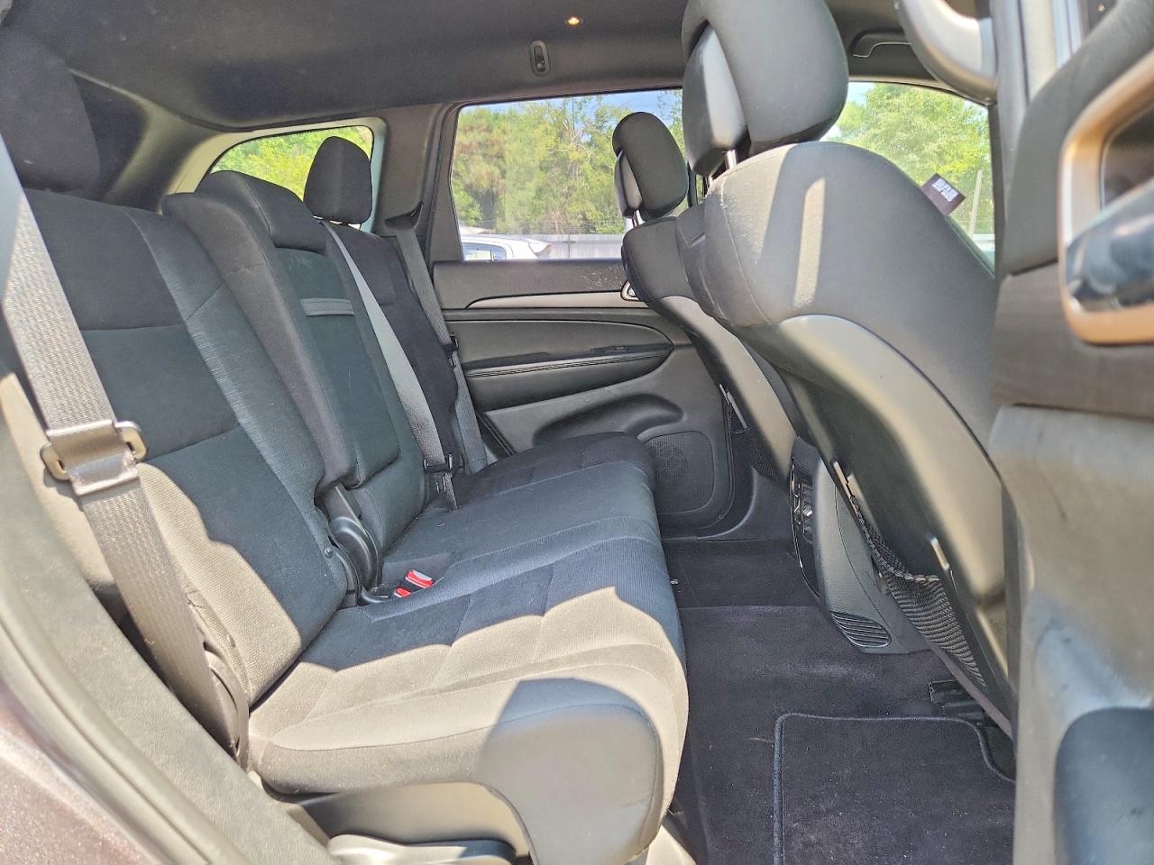 2016 Jeep Grand Cherokee Laredo Gray vin: 1C4RJFAG3GC366529