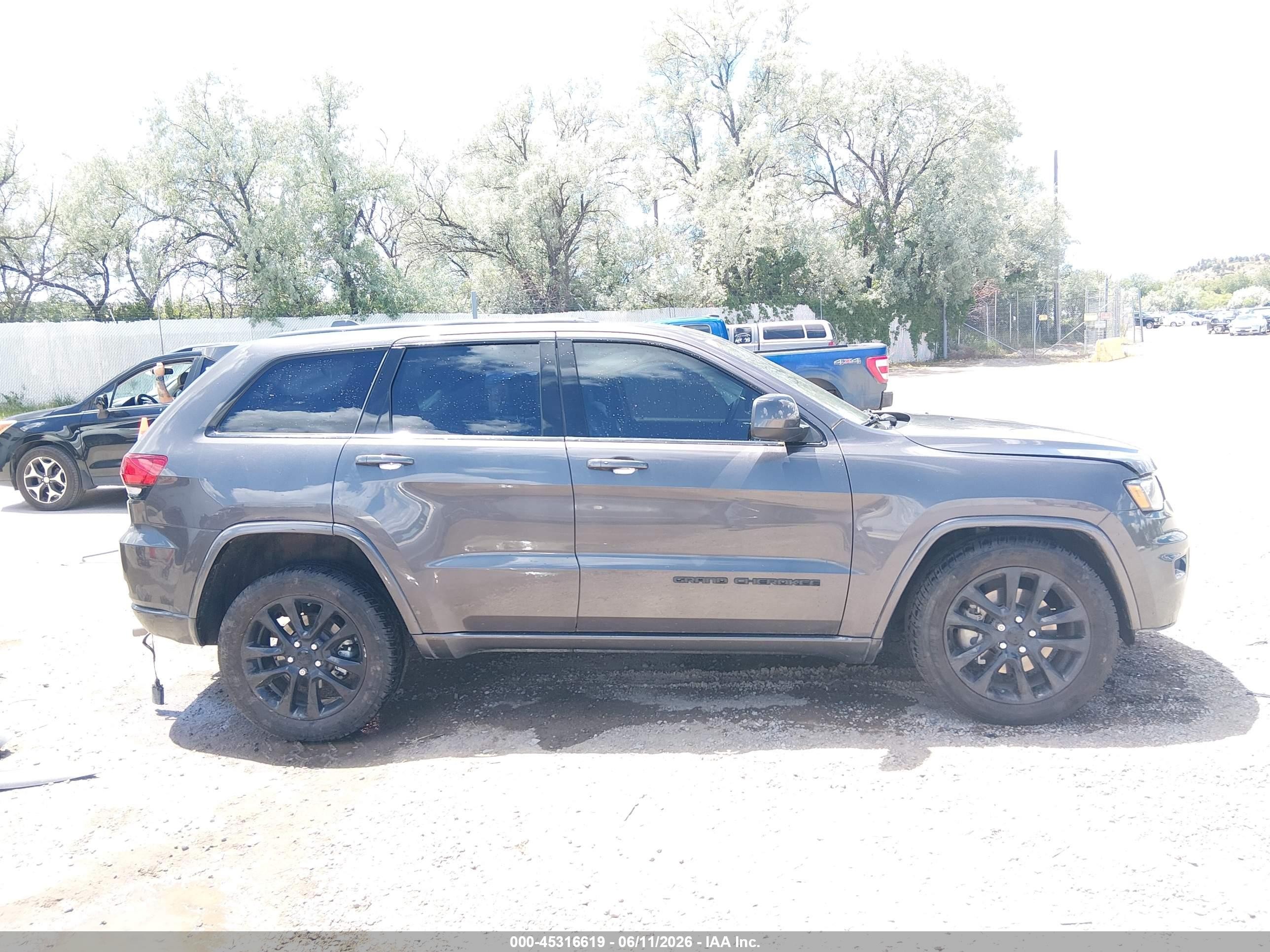 2021 Jeep Grand Cherokee Laredo X 4x4 Серый vin: 1C4RJFAG3MC730962