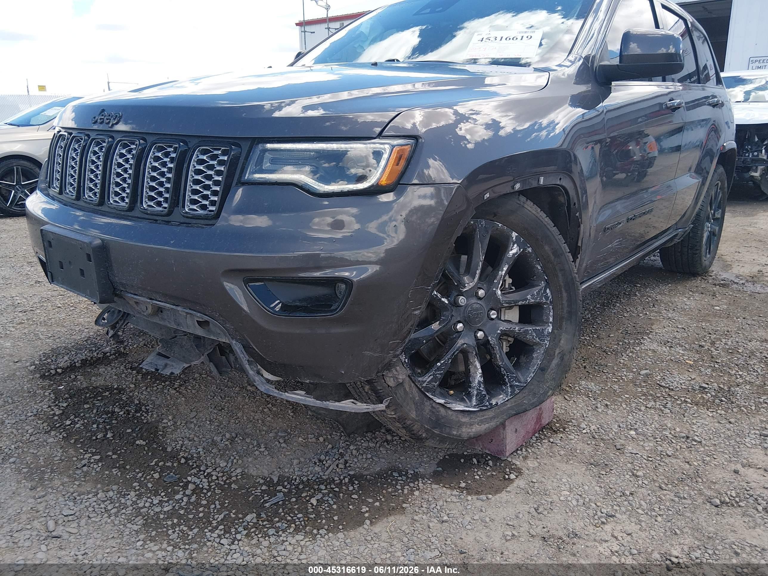 2021 Jeep Grand Cherokee Laredo X 4x4 Серый vin: 1C4RJFAG3MC730962