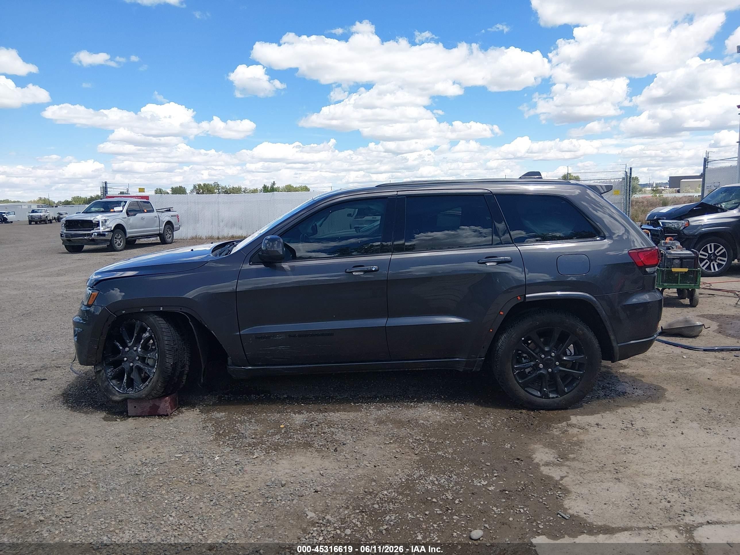 2021 Jeep Grand Cherokee Laredo X 4x4 Серый vin: 1C4RJFAG3MC730962