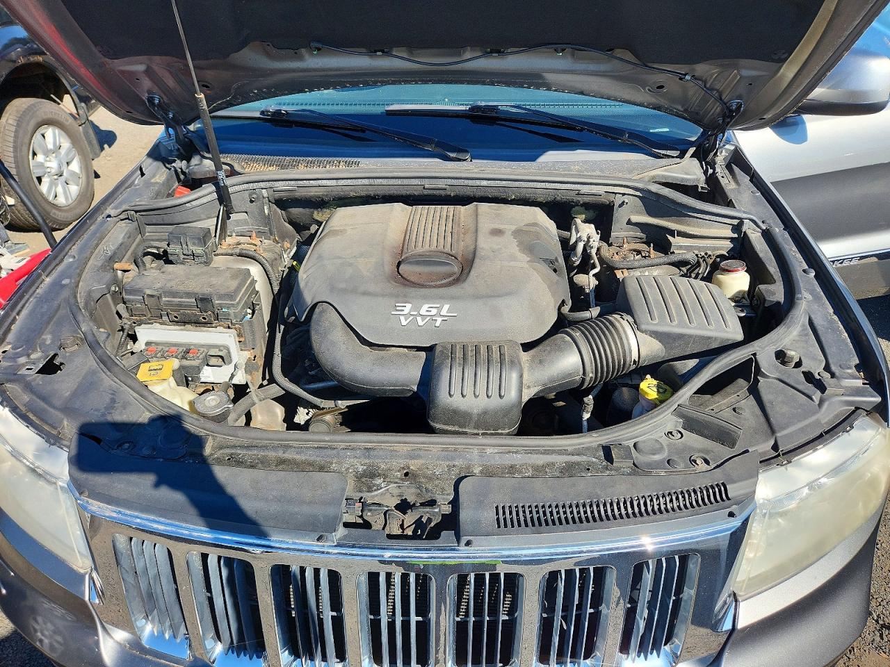 2012 Jeep Grand Cherokee Laredo Gray vin: 1C4RJFAG4CC115691
