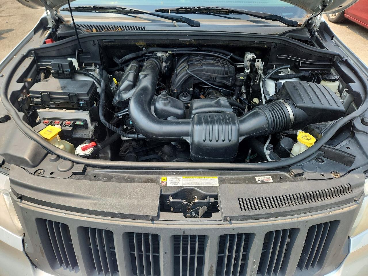 2012 Jeep Grand Cherokee Laredo Silver vin: 1C4RJFAG4CC120714