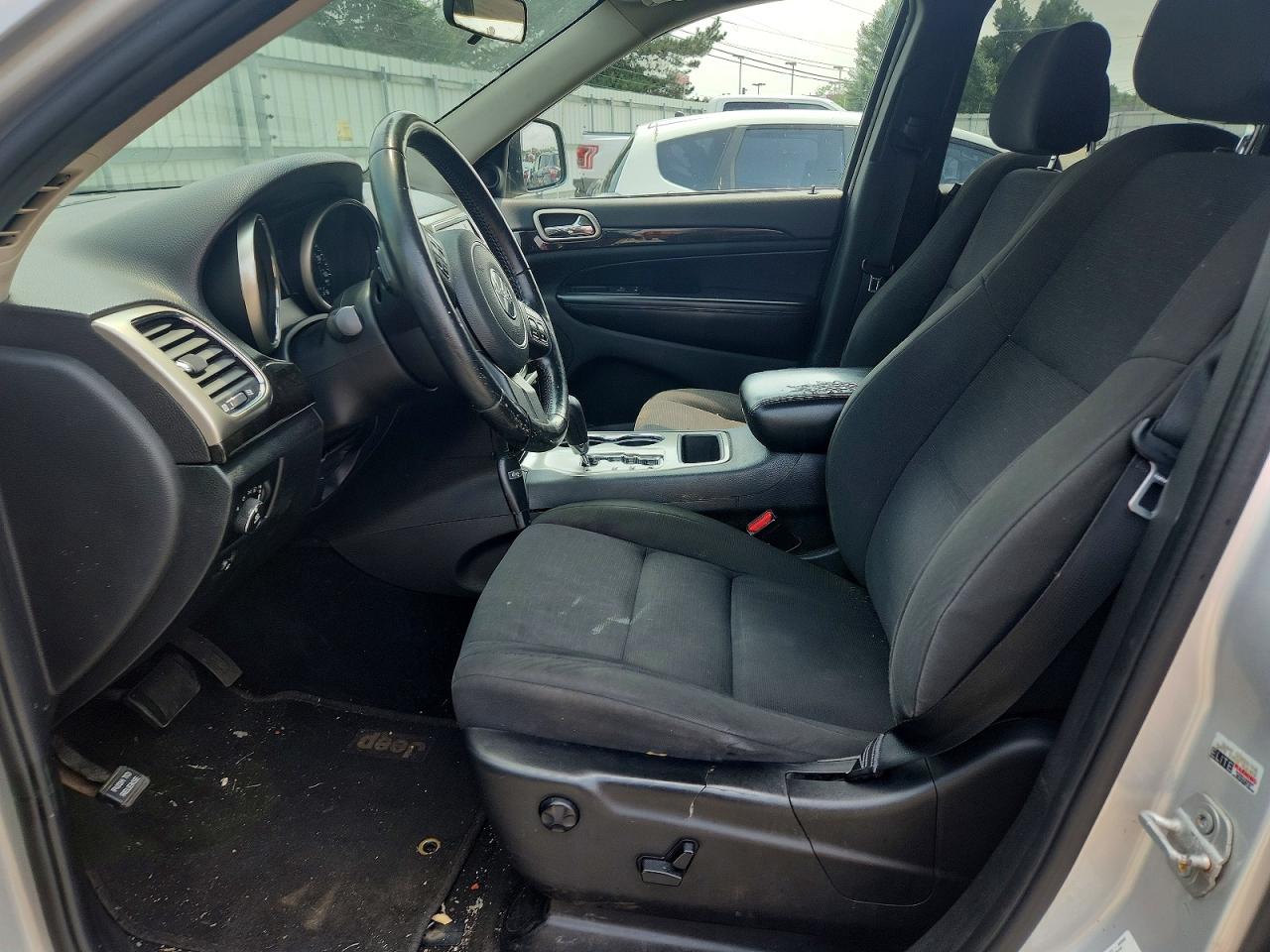 2012 Jeep Grand Cherokee Laredo Silver vin: 1C4RJFAG4CC120714