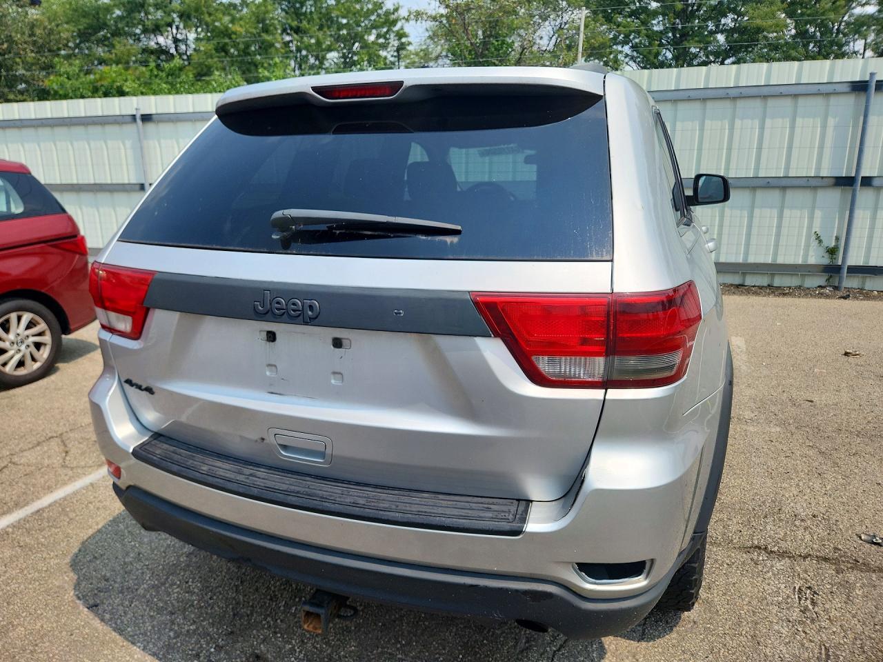 2012 Jeep Grand Cherokee Laredo Silver vin: 1C4RJFAG4CC120714