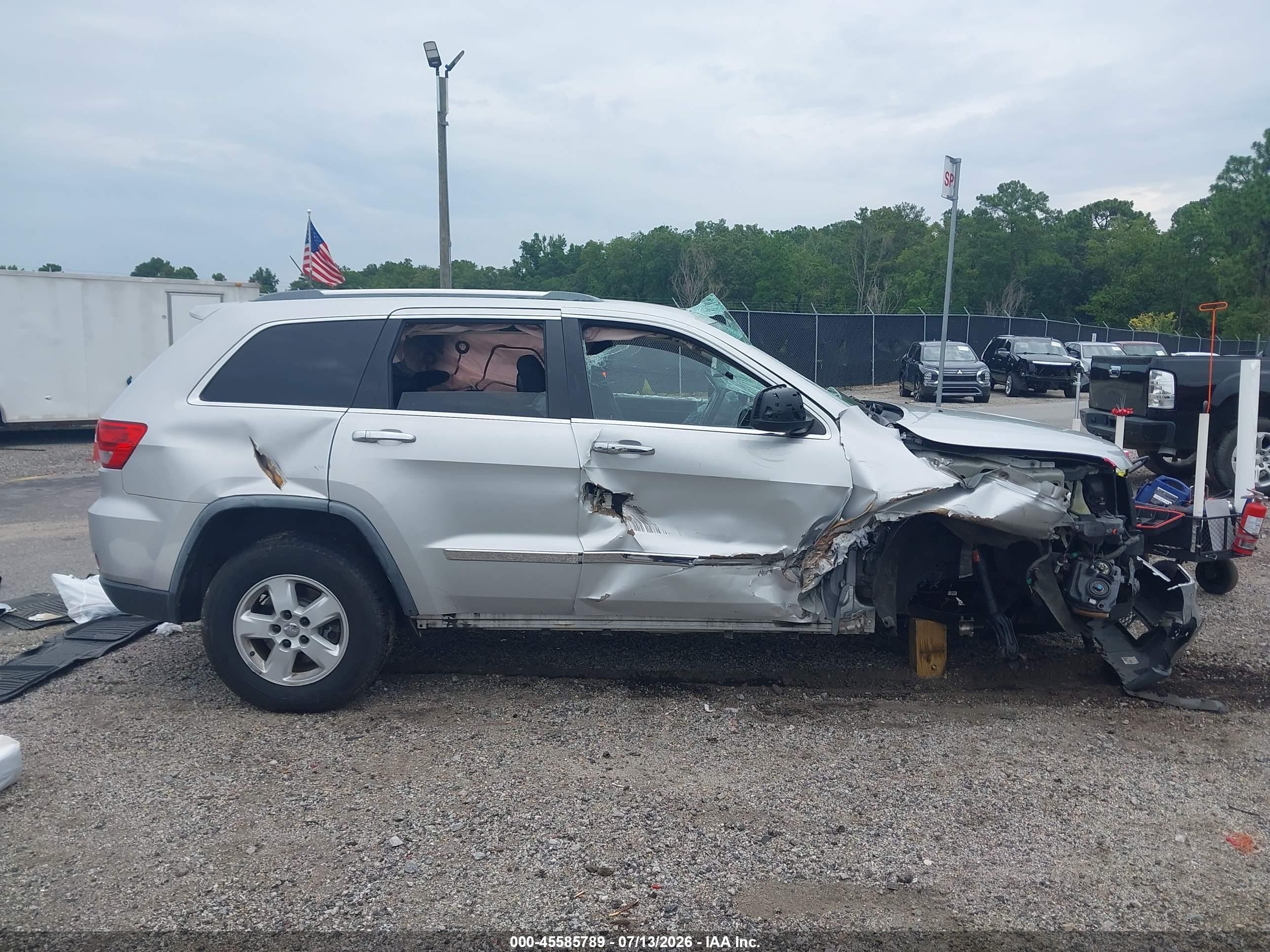 2012 Jeep Grand Cherokee Laredo Silver vin: 1C4RJFAG4CC124973