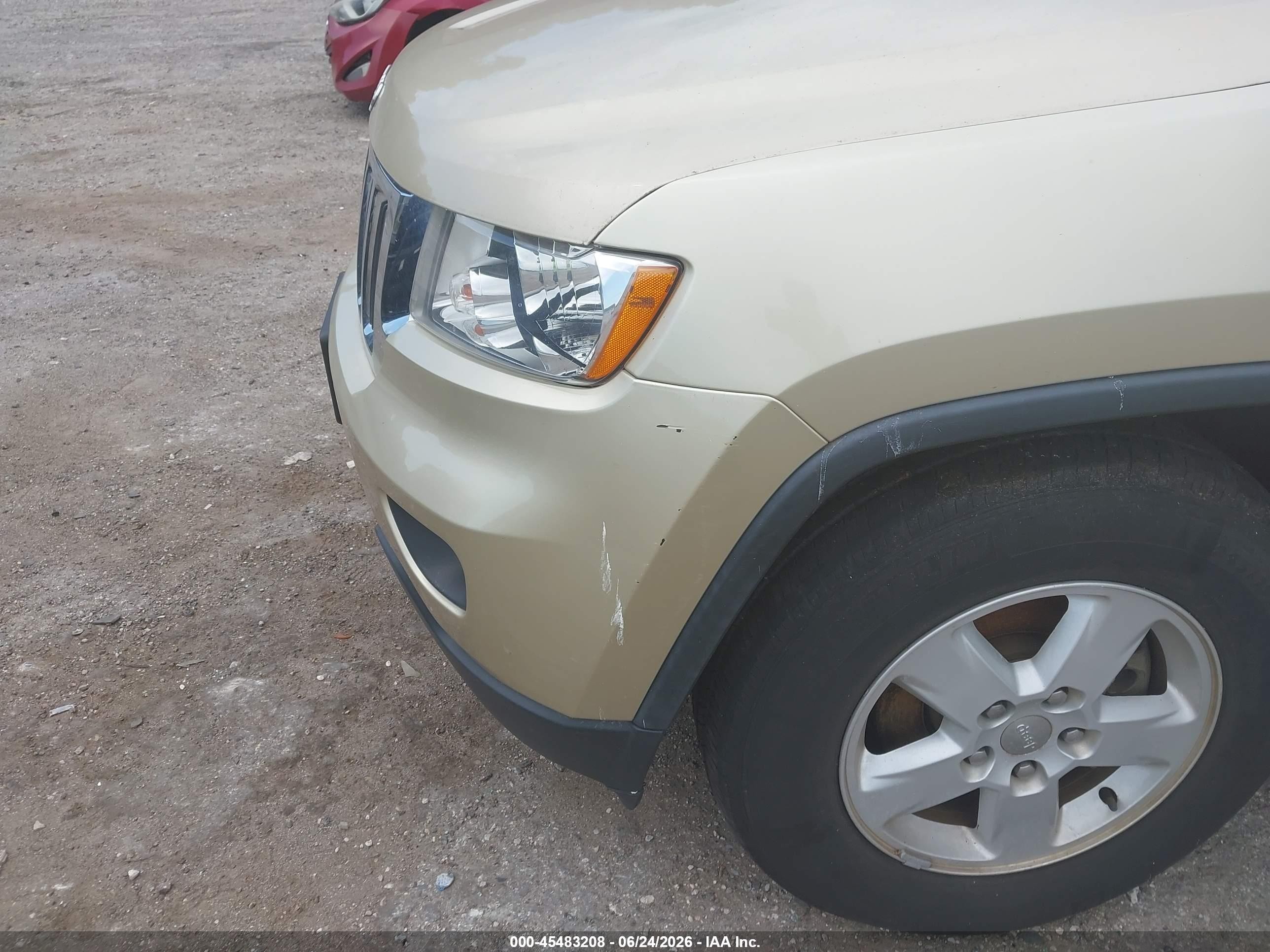 2012 Jeep Grand Cherokee Laredo Beige vin: 1C4RJFAG4CC179939