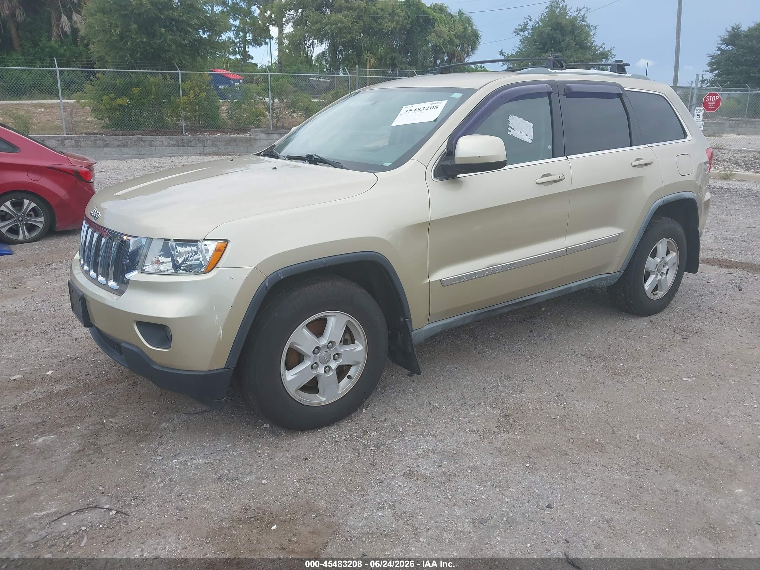 2012 Jeep Grand Cherokee Laredo Beige vin: 1C4RJFAG4CC179939