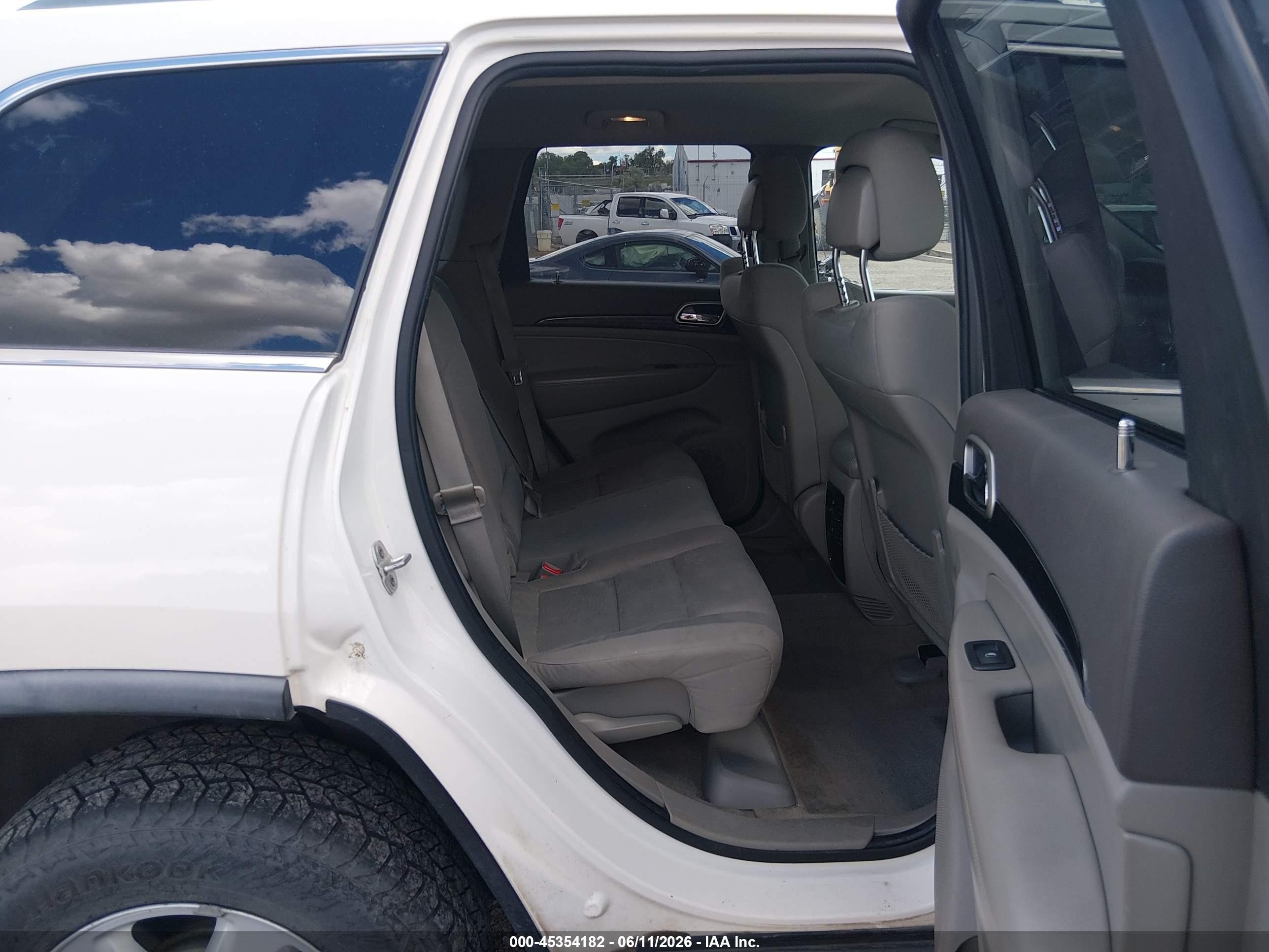 2012 Jeep Grand Cherokee Laredo Белый vin: 1C4RJFAG4CC192870