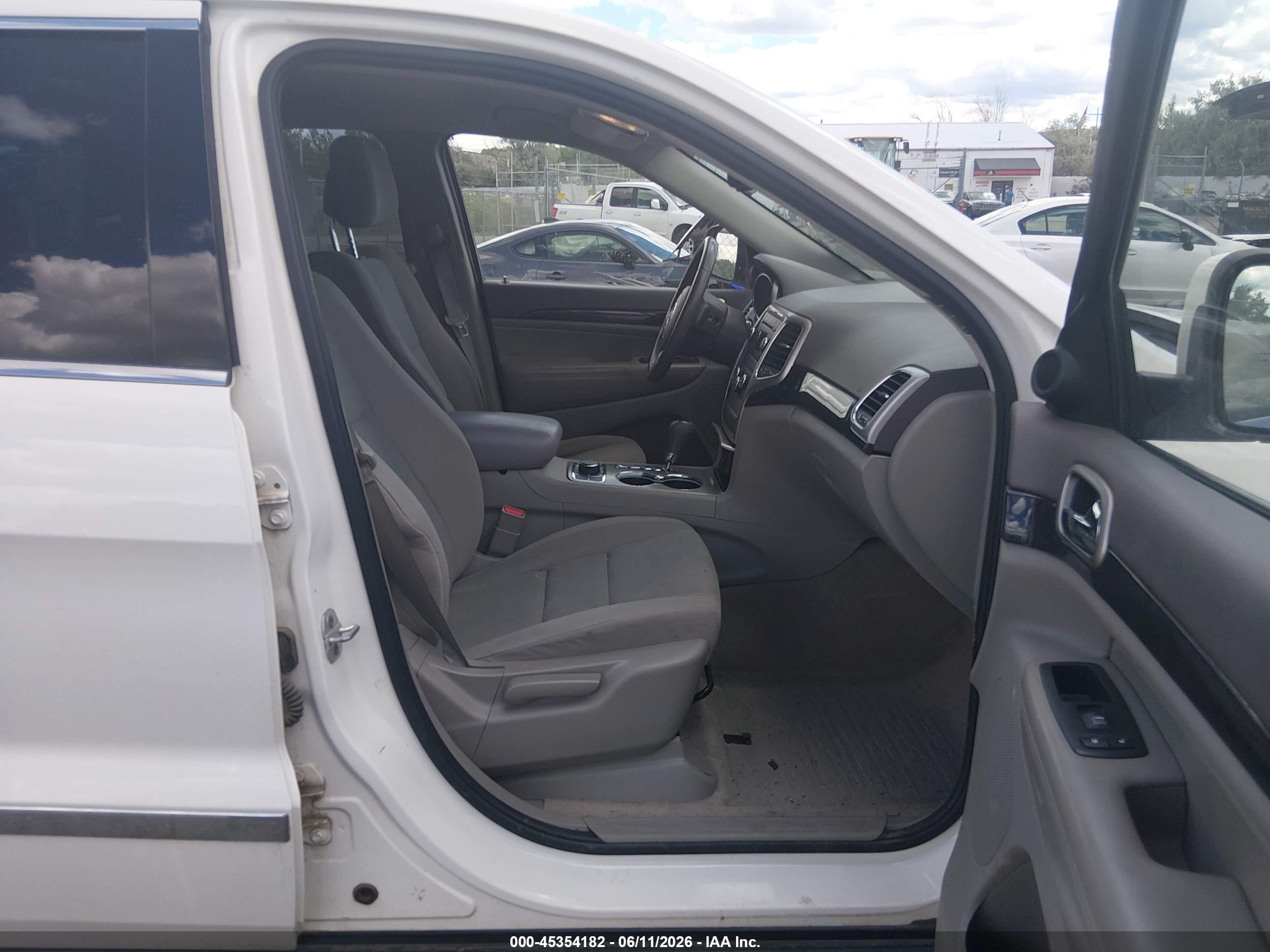 2012 Jeep Grand Cherokee Laredo Белый vin: 1C4RJFAG4CC192870