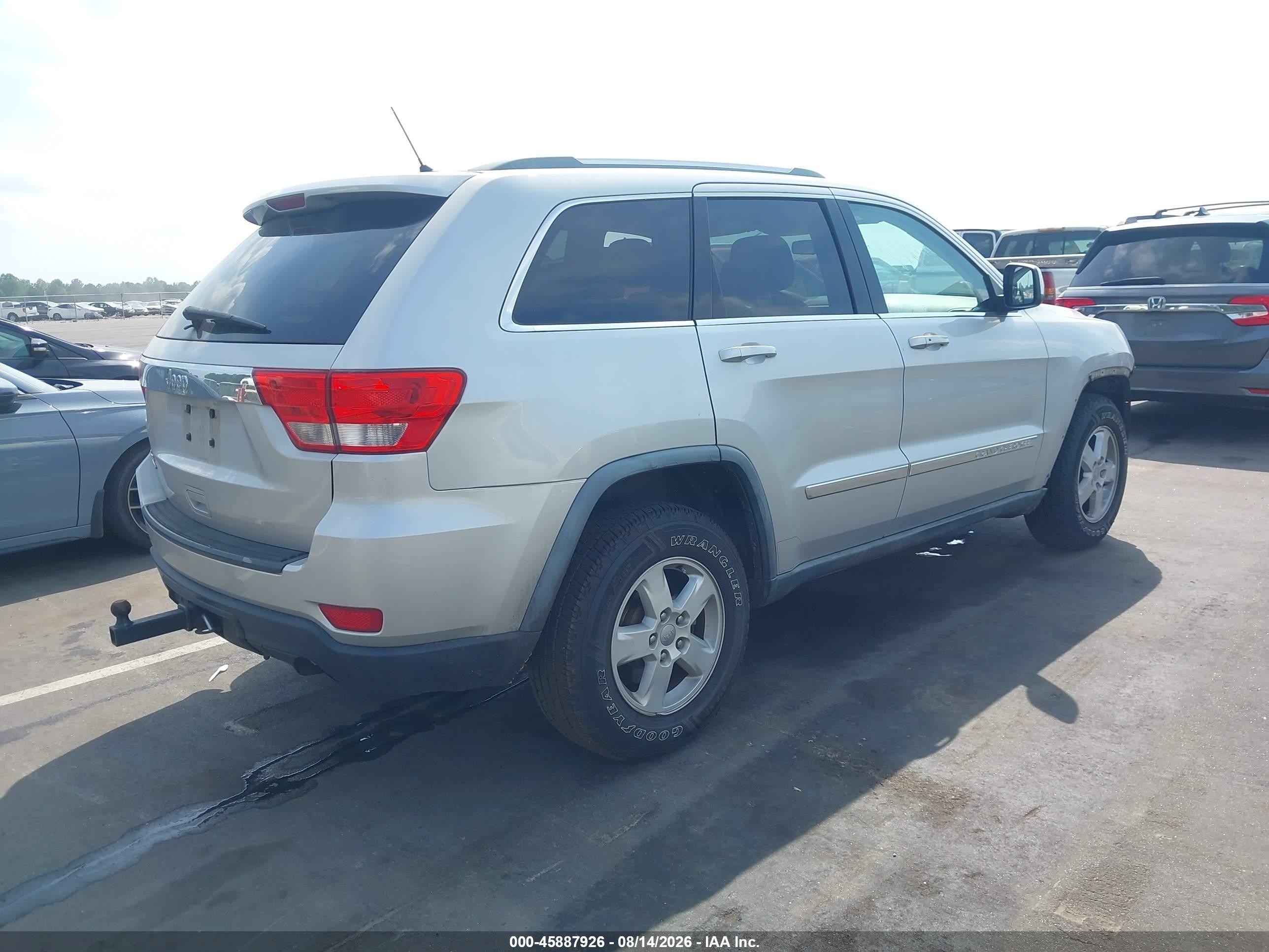 2012 Jeep Grand Cherokee Laredo Silver vin: 1C4RJFAG4CC208243
