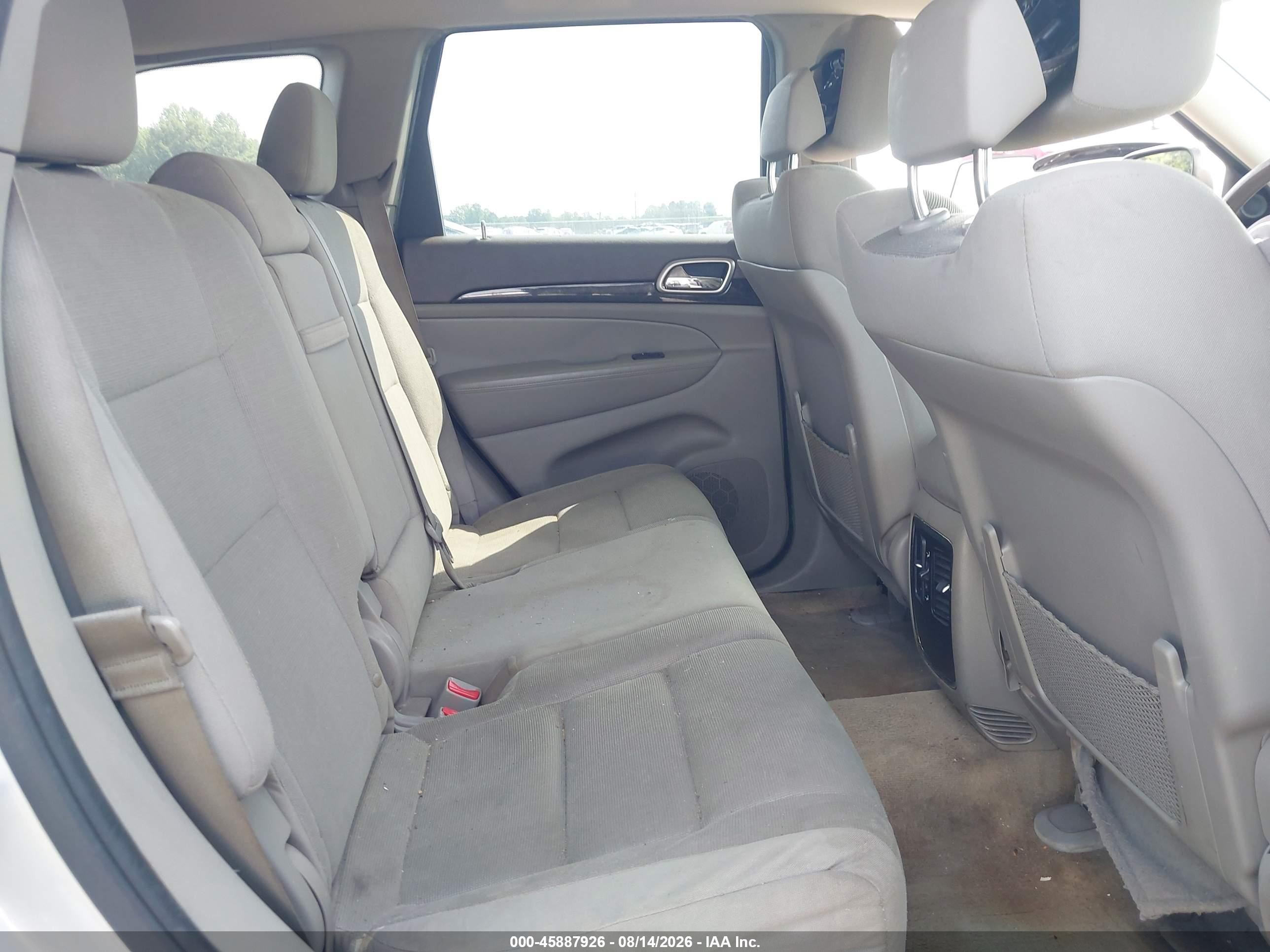 2012 Jeep Grand Cherokee Laredo Silver vin: 1C4RJFAG4CC208243