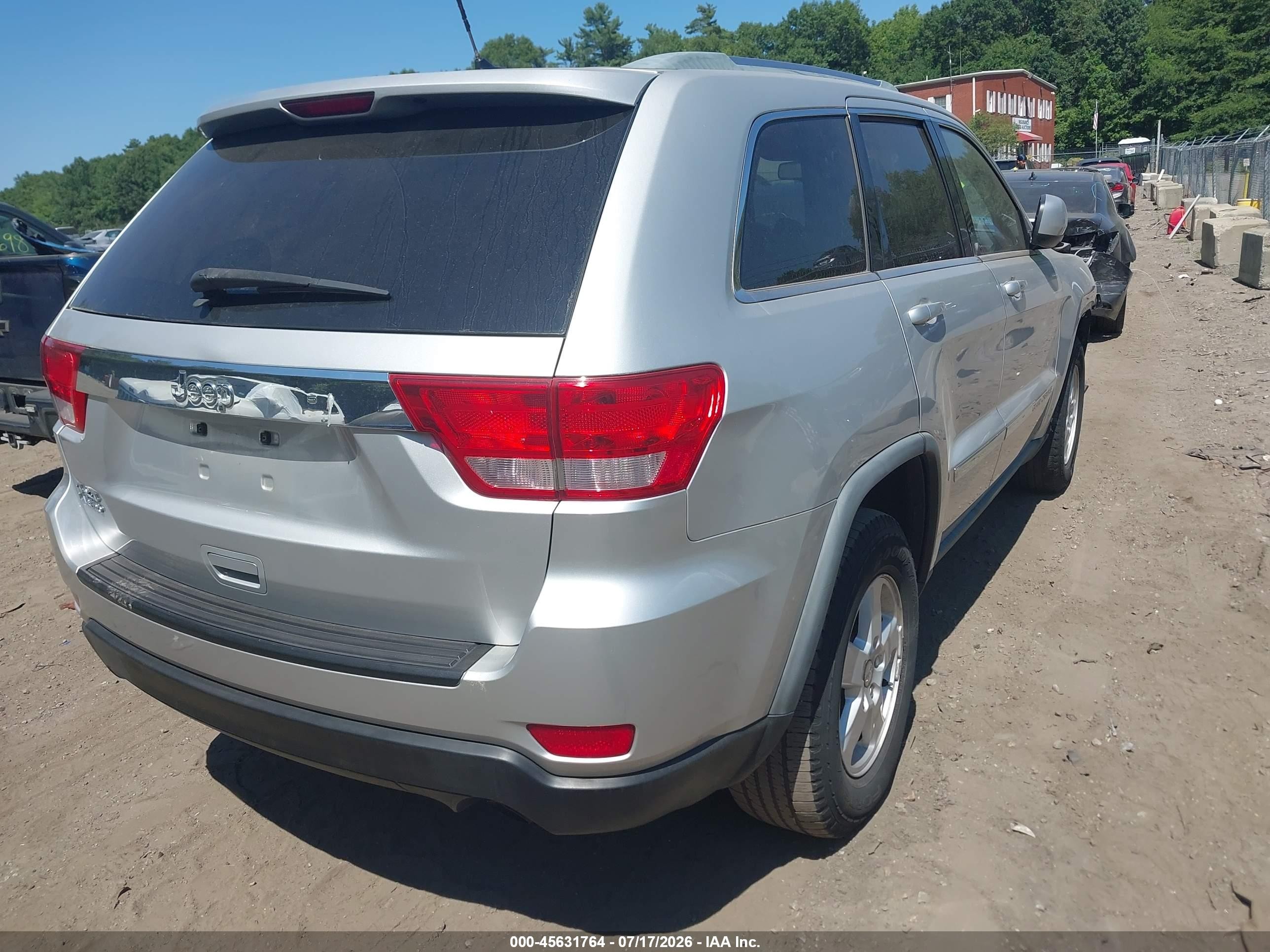 2012 Jeep Grand Cherokee Laredo Silver vin: 1C4RJFAG4CC222403